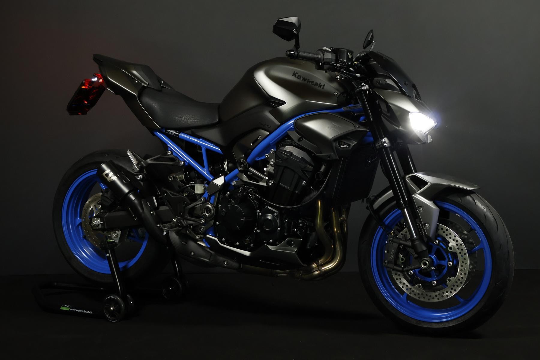 KAWASAKI KAWASAKI Z 900 (91/70/35 KW) *Blue Lagoon* Level 3-showroom-element-1