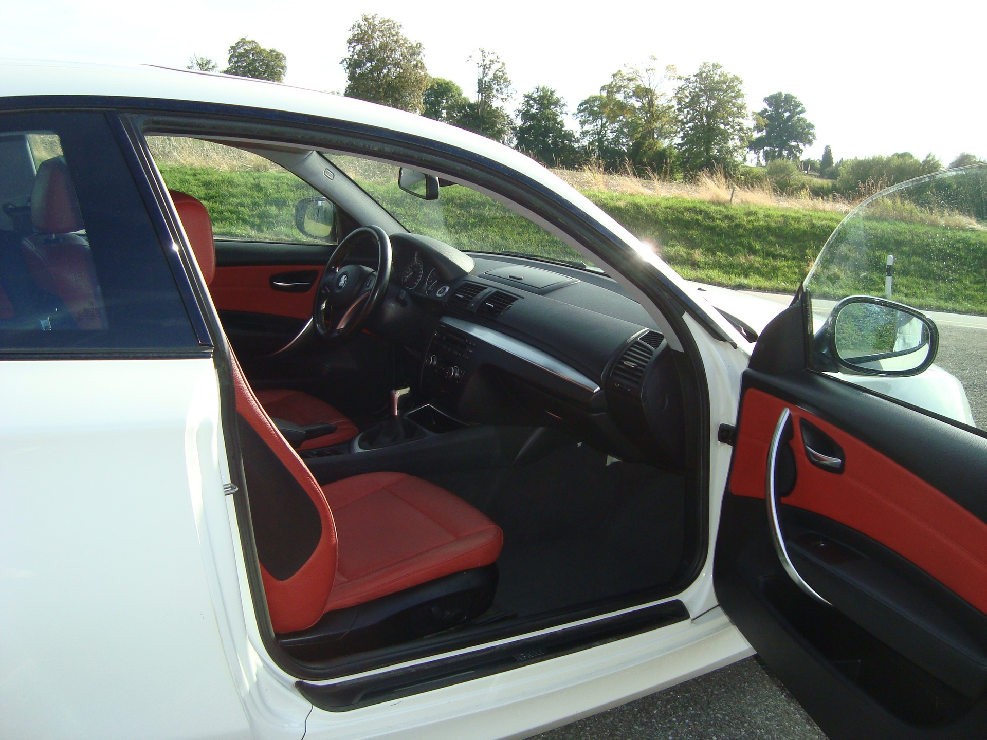 BMW 120i Coupé-image-6