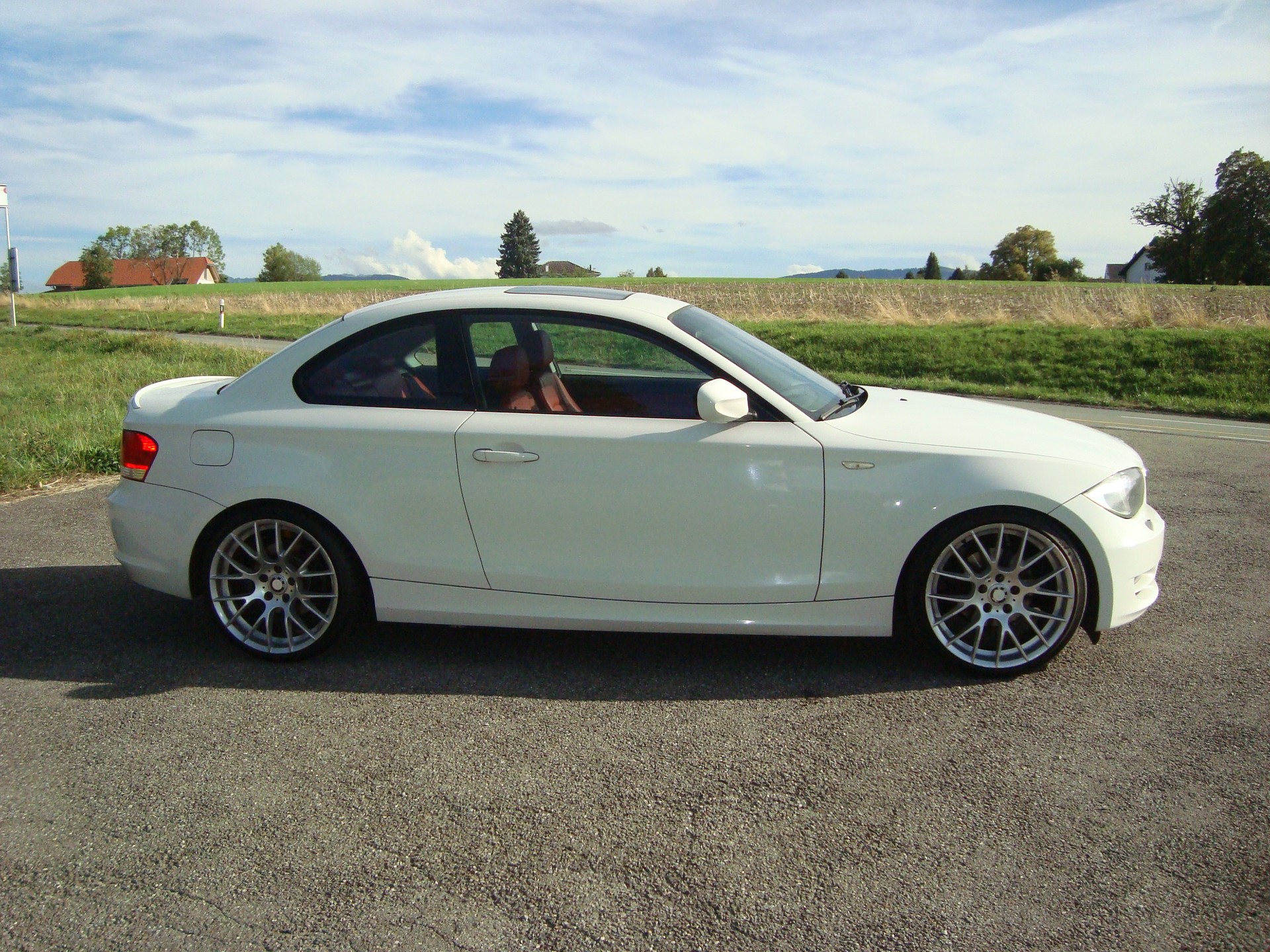 BMW 120i Coupé-image-5