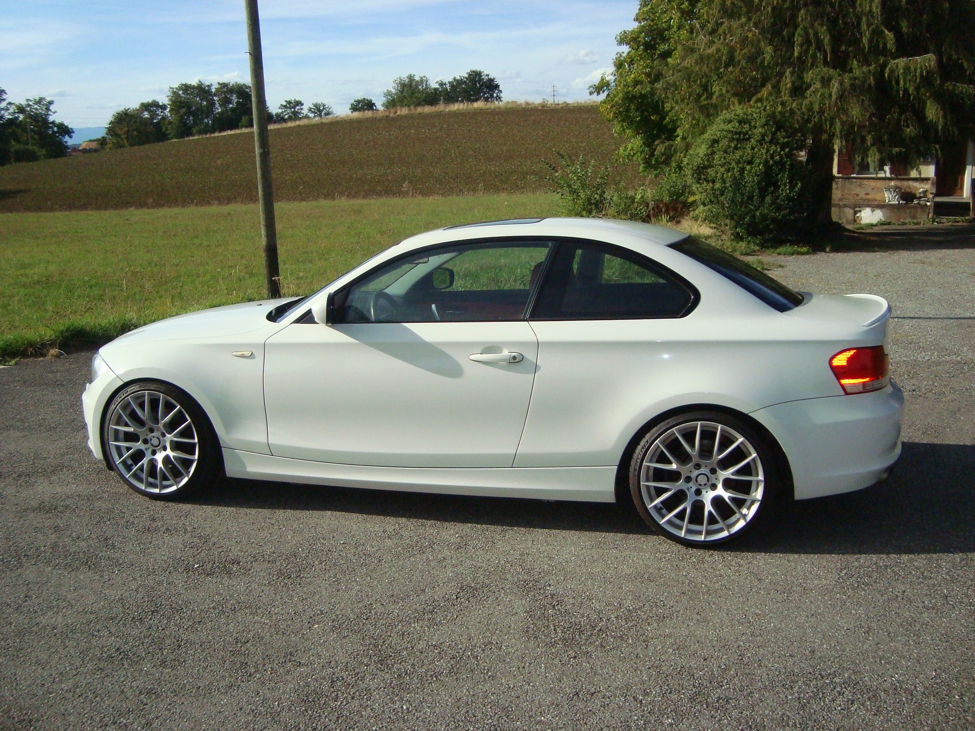 BMW 120i Coupé-image-4