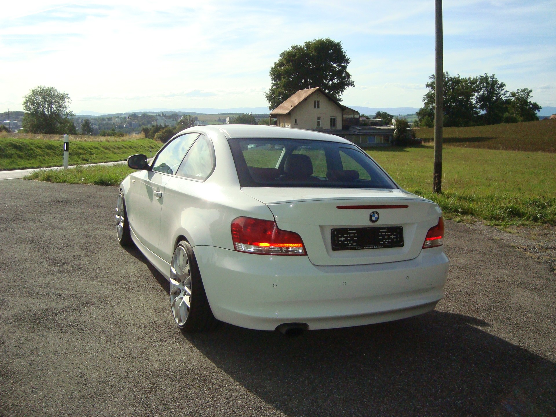 BMW 120i Coupé-image-3