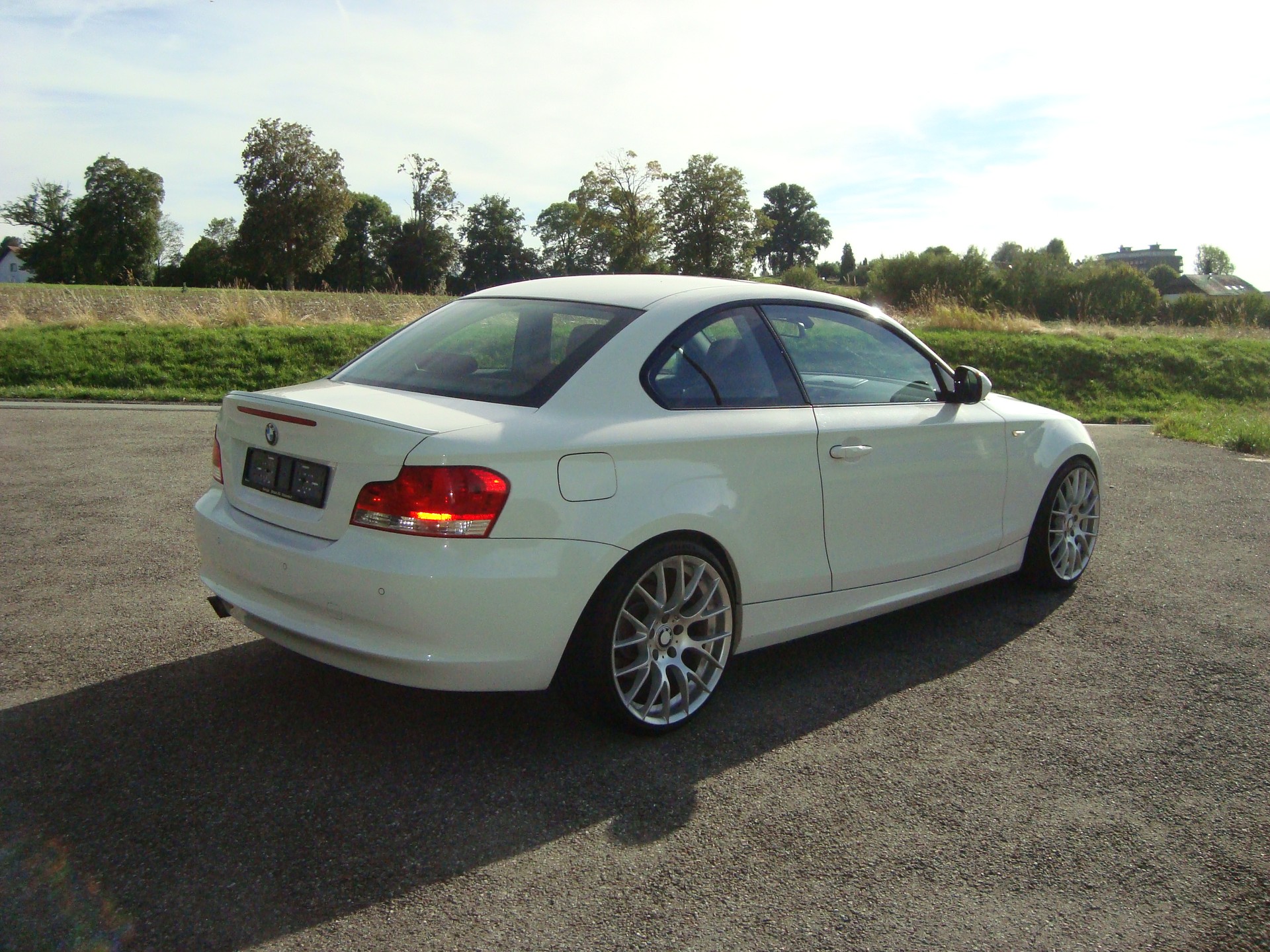 BMW 120i Coupé-image-2