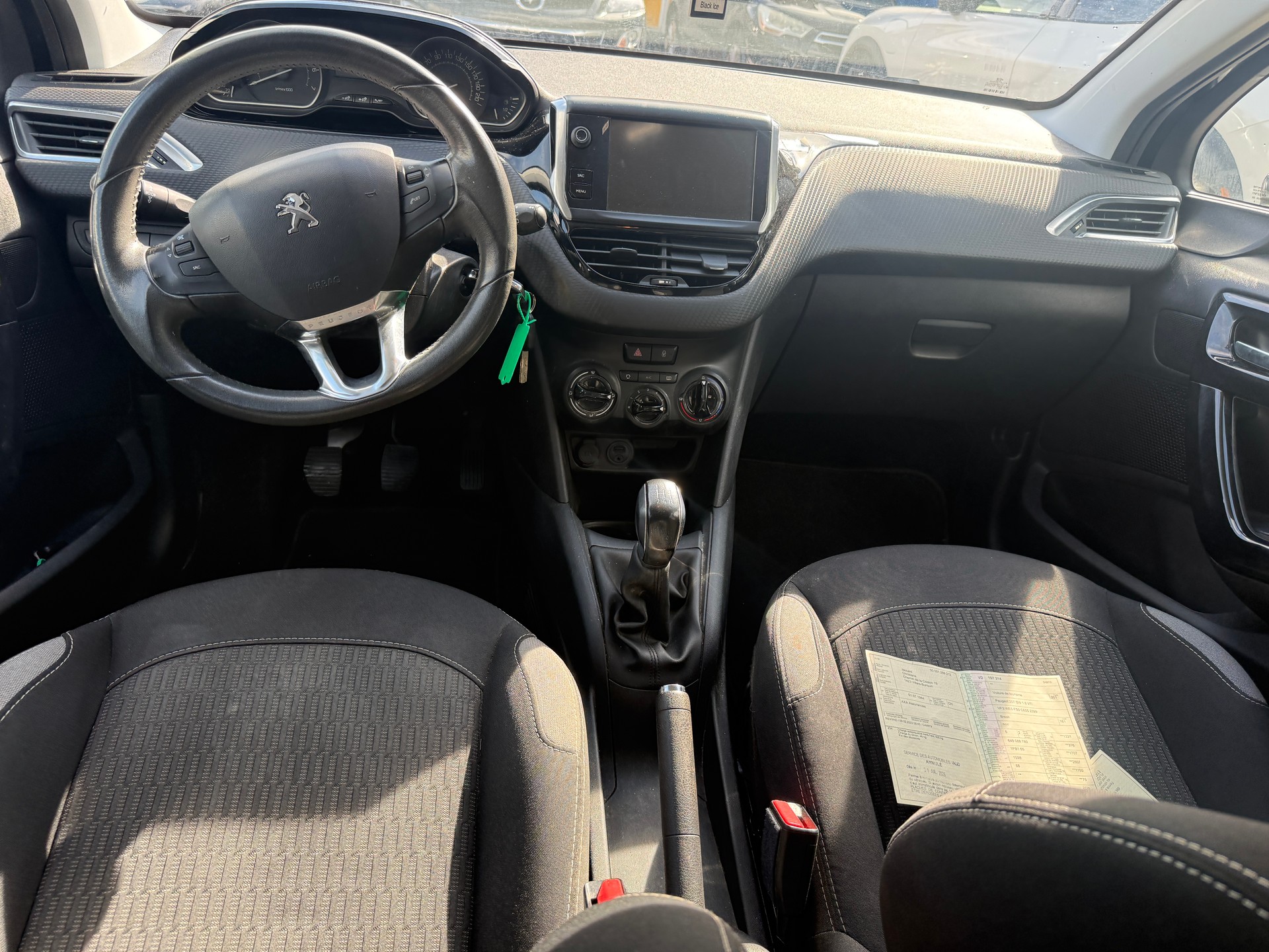 PEUGEOT 208 1.2 PureTech Style-image-9
