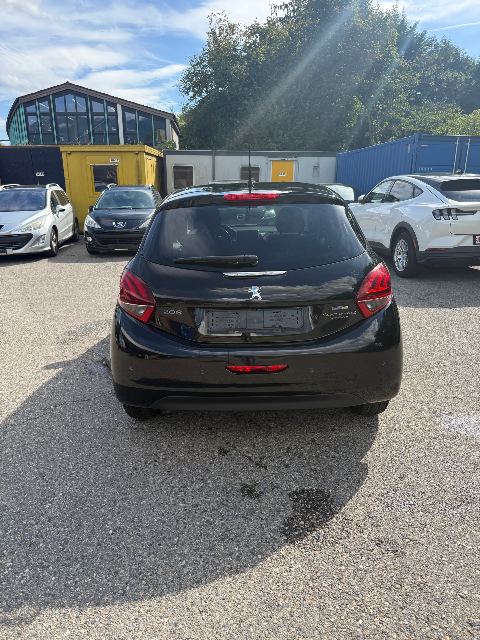 PEUGEOT 208 1.2 PureTech Style-image-3