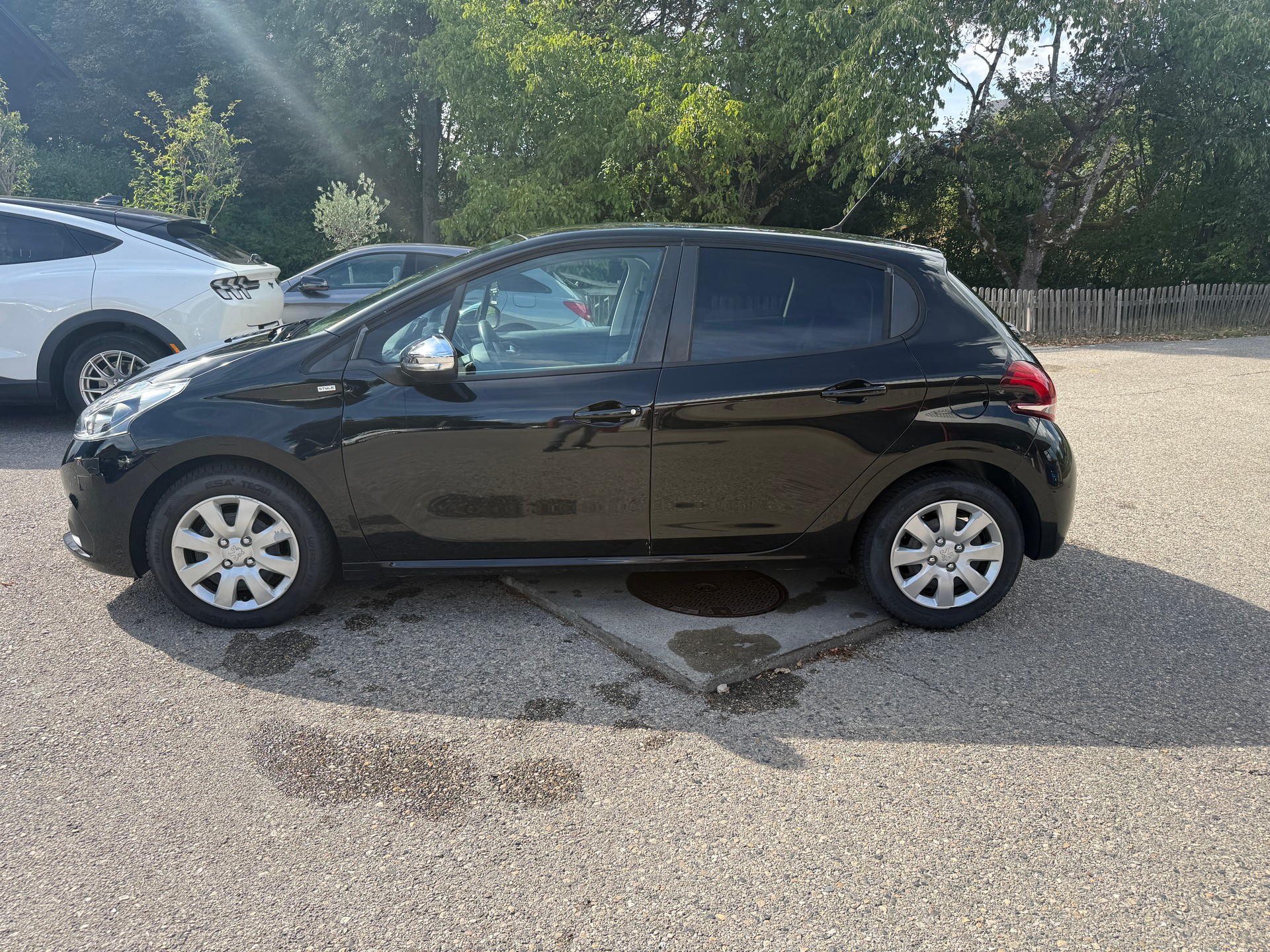 PEUGEOT 208 1.2 PureTech Style-image-7