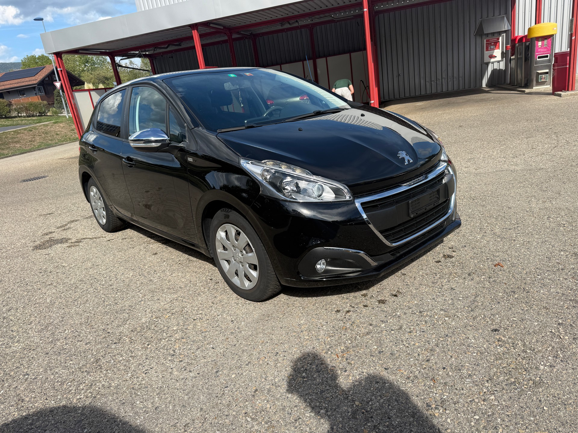 PEUGEOT 208 1.2 PureTech Style-image-1