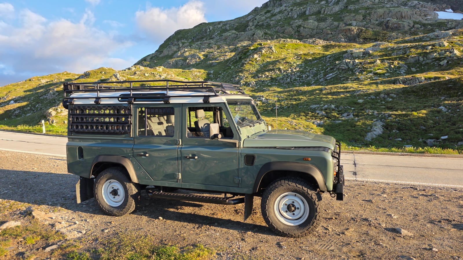LAND ROVER Defender 110 2.4 TD4 SW Puma-image-0