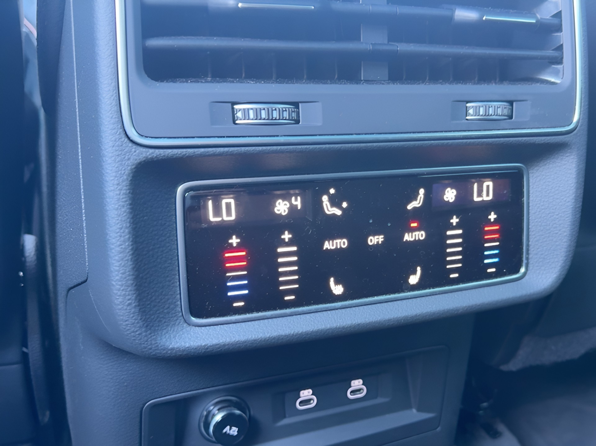 AUDI SQ8 SUV TFSI quattro tiptronic-image-17