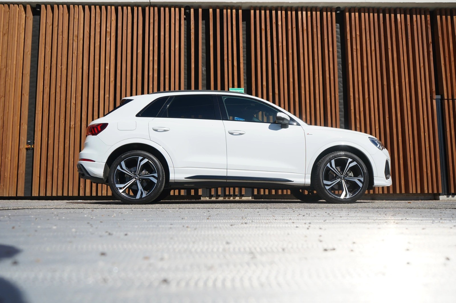AUDI Q3 SPORTBACK 35 TFSI S LINE BLACK S-TRONIC l 150 PS-image-2