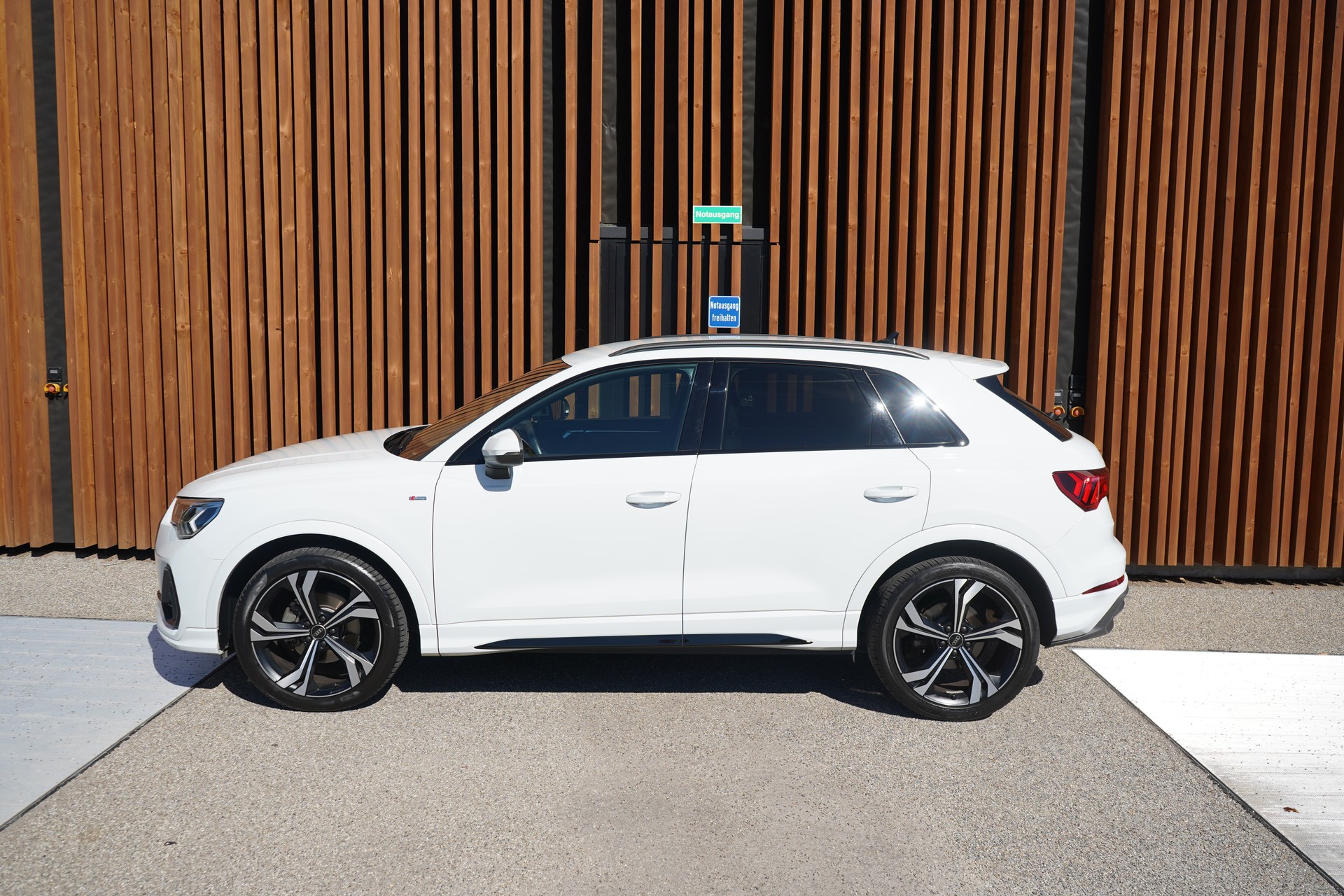 AUDI Q3 SPORTBACK 35 TFSI S LINE BLACK S-TRONIC l 150 PS-image-5