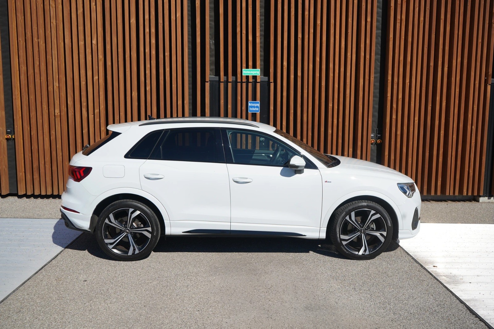 AUDI Q3 SPORTBACK 35 TFSI S LINE BLACK S-TRONIC l 150 PS-image-4