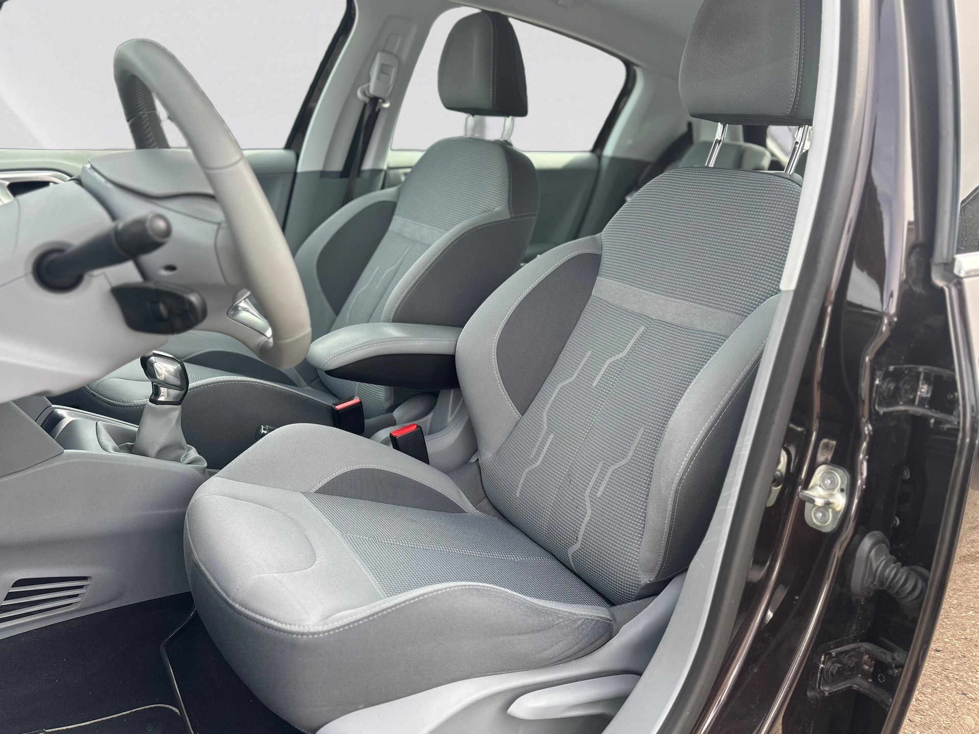 PEUGEOT 208 1.6 VTI Intuitive-image-7