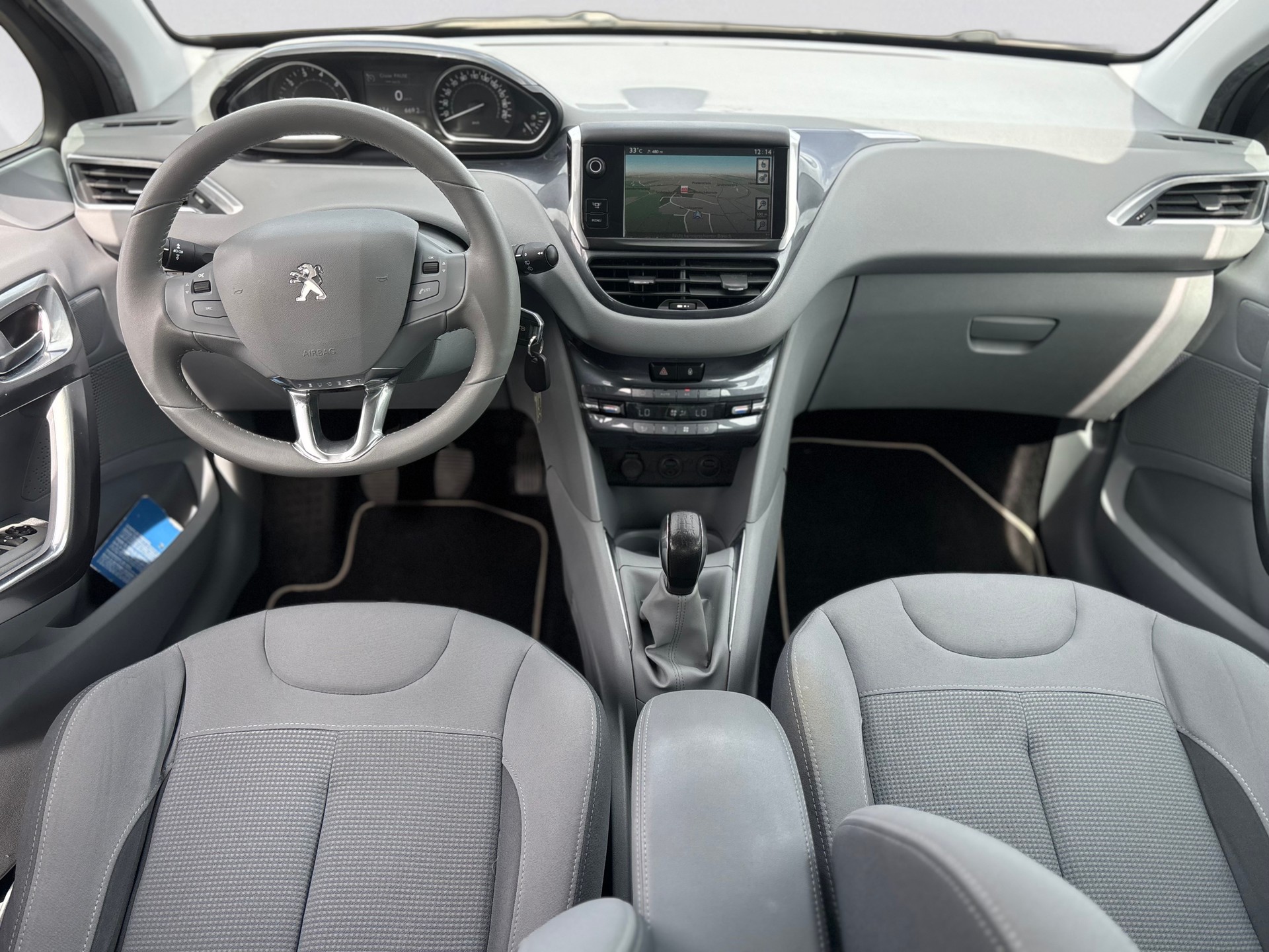 PEUGEOT 208 1.6 VTI Intuitive-image-6