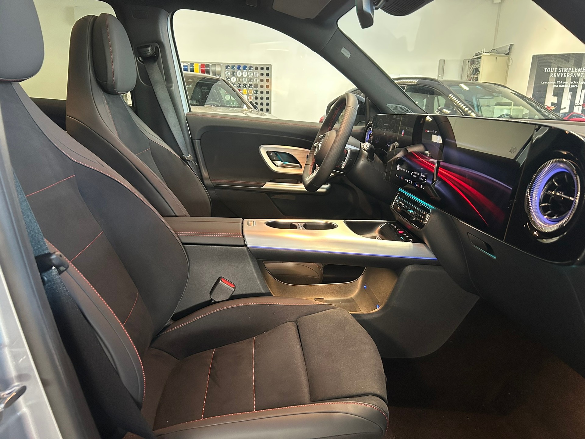 MERCEDES-BENZ GLB 350 85kWh EQ AMG Line 4Matic-image-10