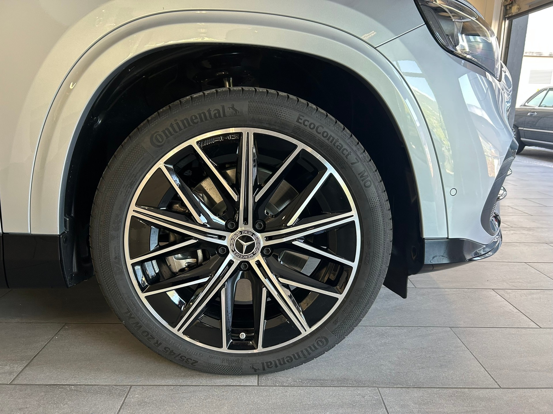 MERCEDES-BENZ GLB 350 85kWh EQ AMG Line 4Matic-image-9