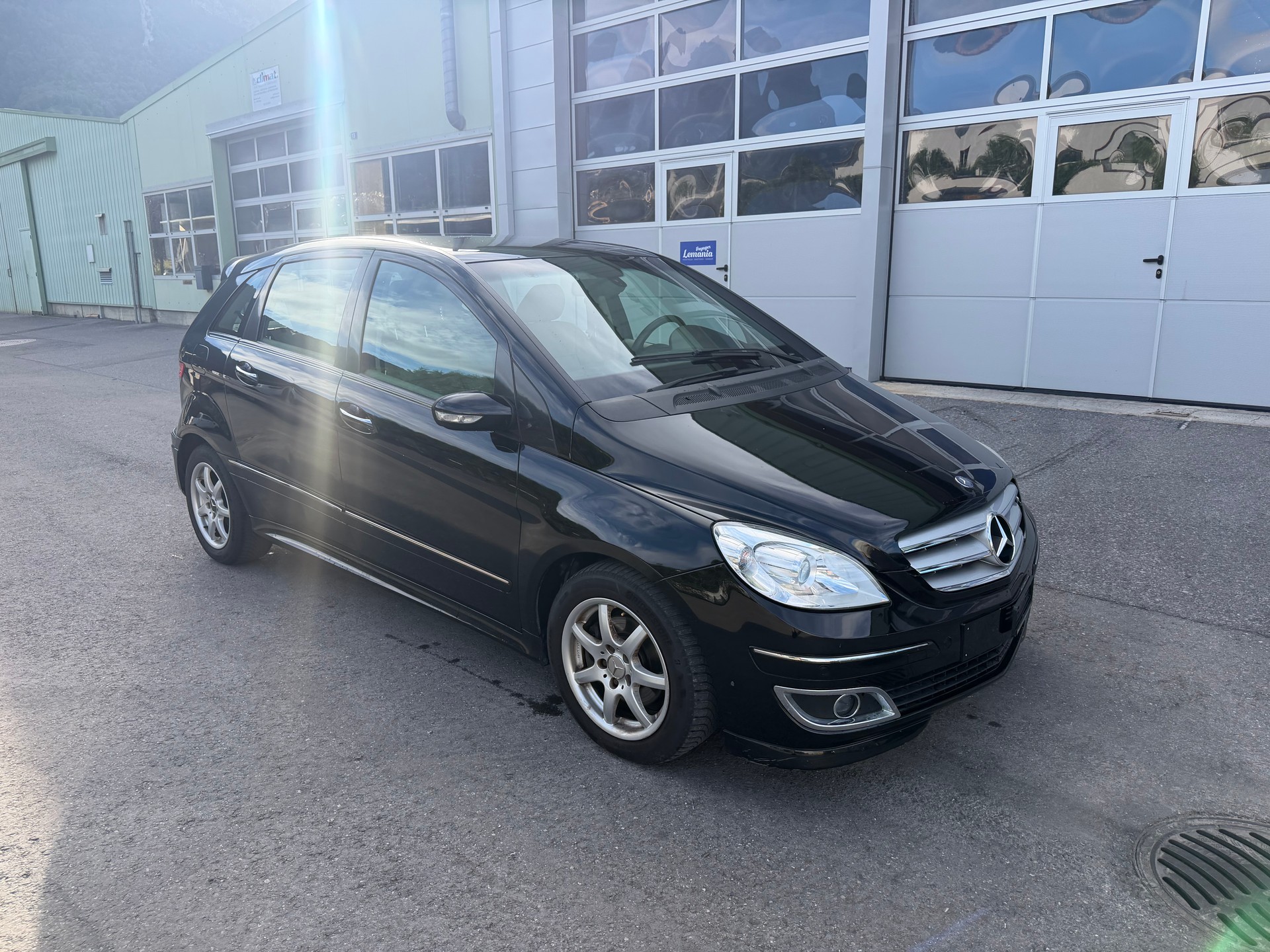 MERCEDES-BENZ B 180-image-2
