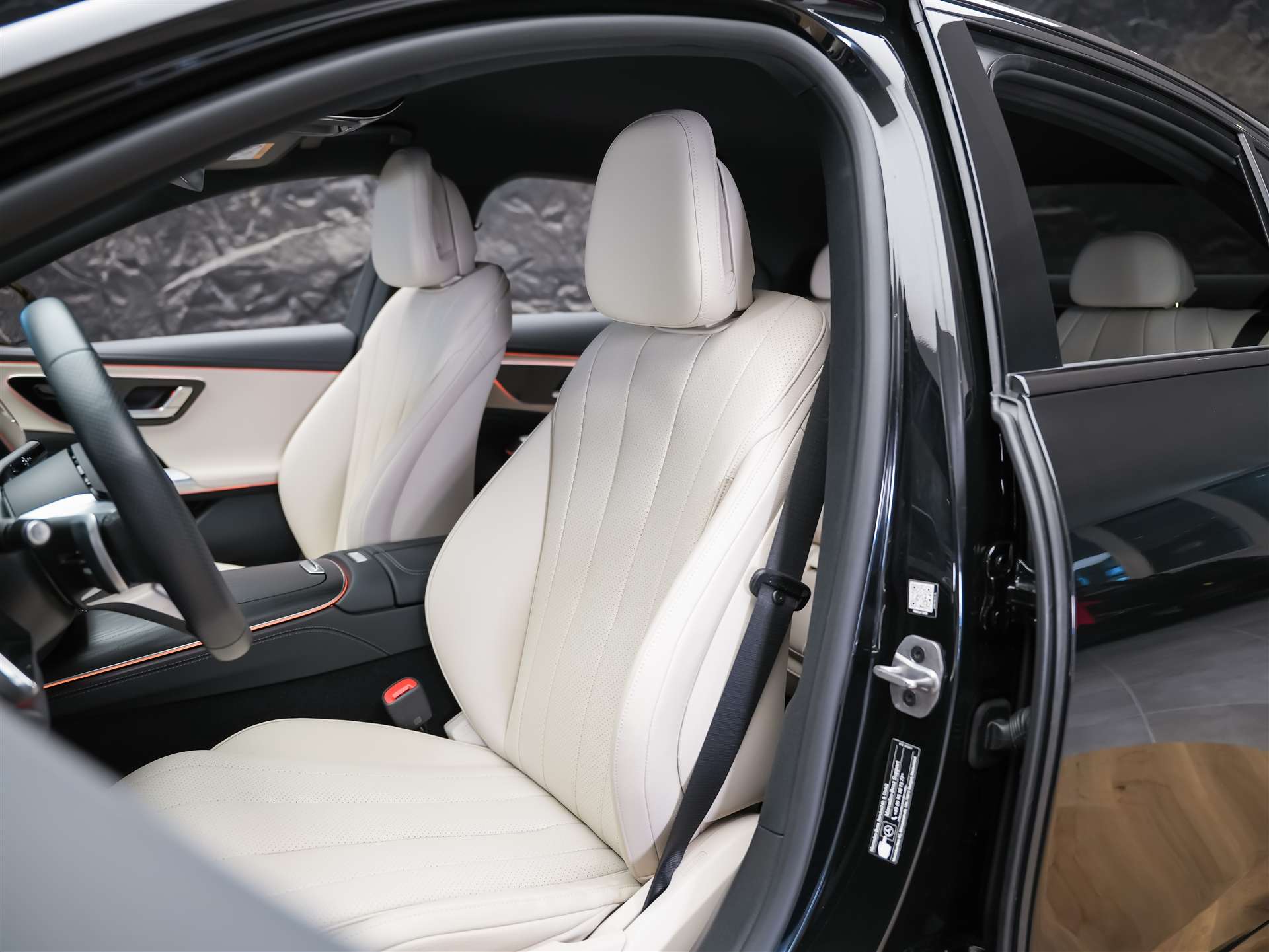MERCEDES-BENZ E 220 d 4Matic 9G-Tronic *21" Felgen*Superscreen*Panorama*-image-8