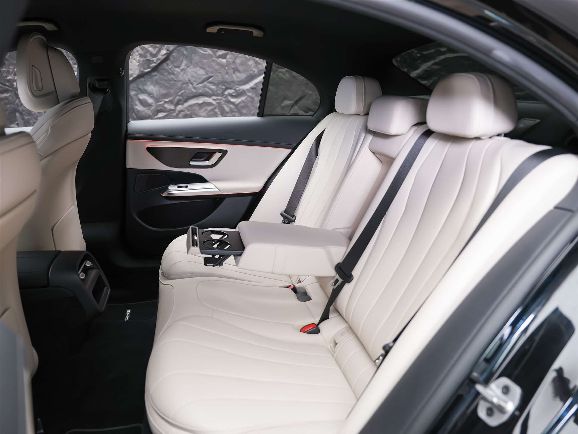 MERCEDES-BENZ E 220 d AMG Line 4Matic 9G-Tronic *21" Felgen*Superscreen*Panorama*-image-12