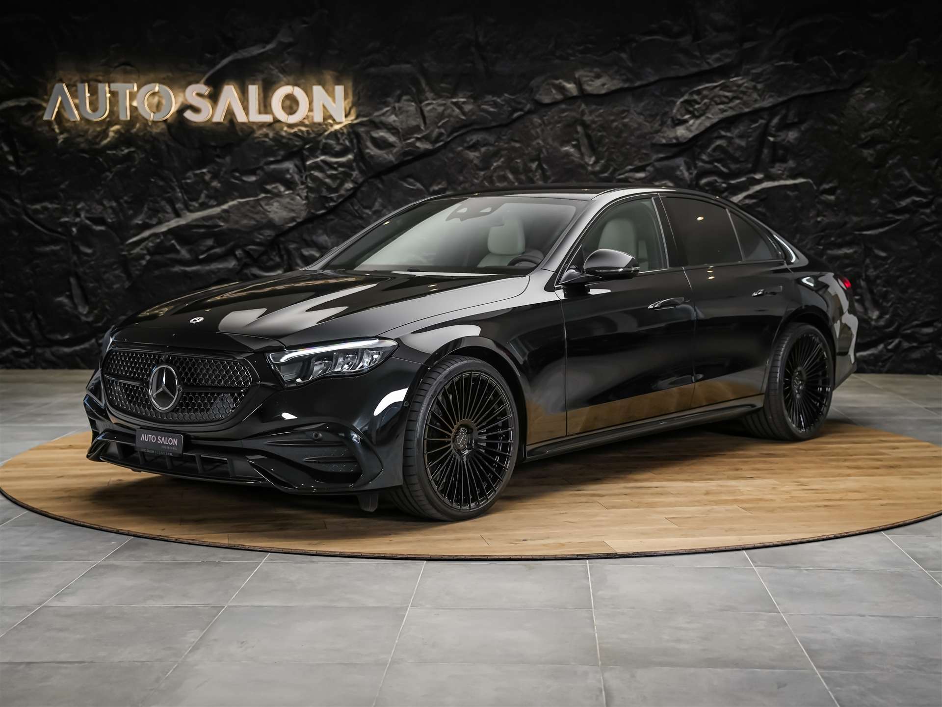 MERCEDES-BENZ E 220 d 4Matic 9G-Tronic *21" Felgen*Superscreen*Panorama*-image-0