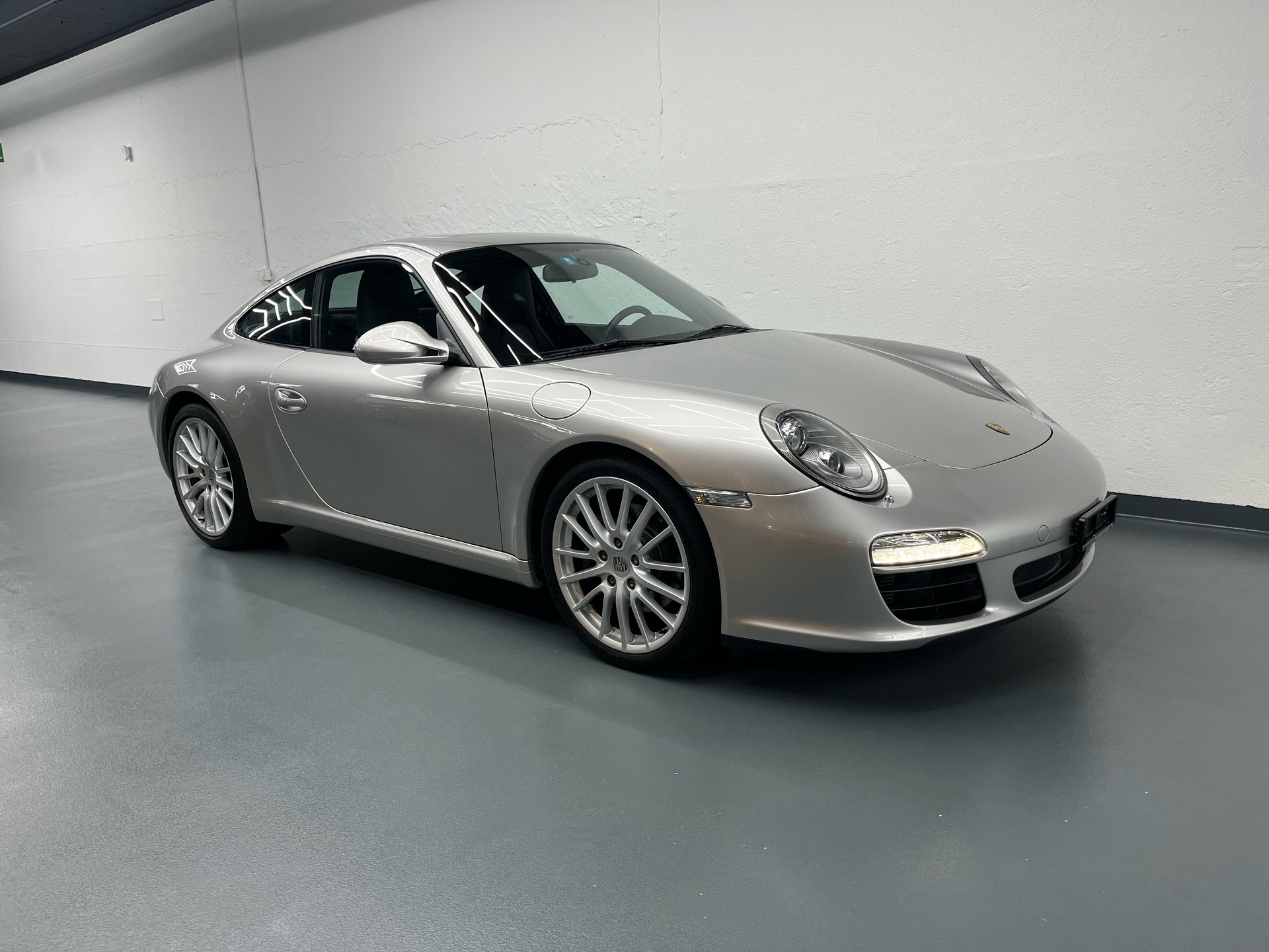 PORSCHE 911 Coupé 3.6 Carrera-image-1