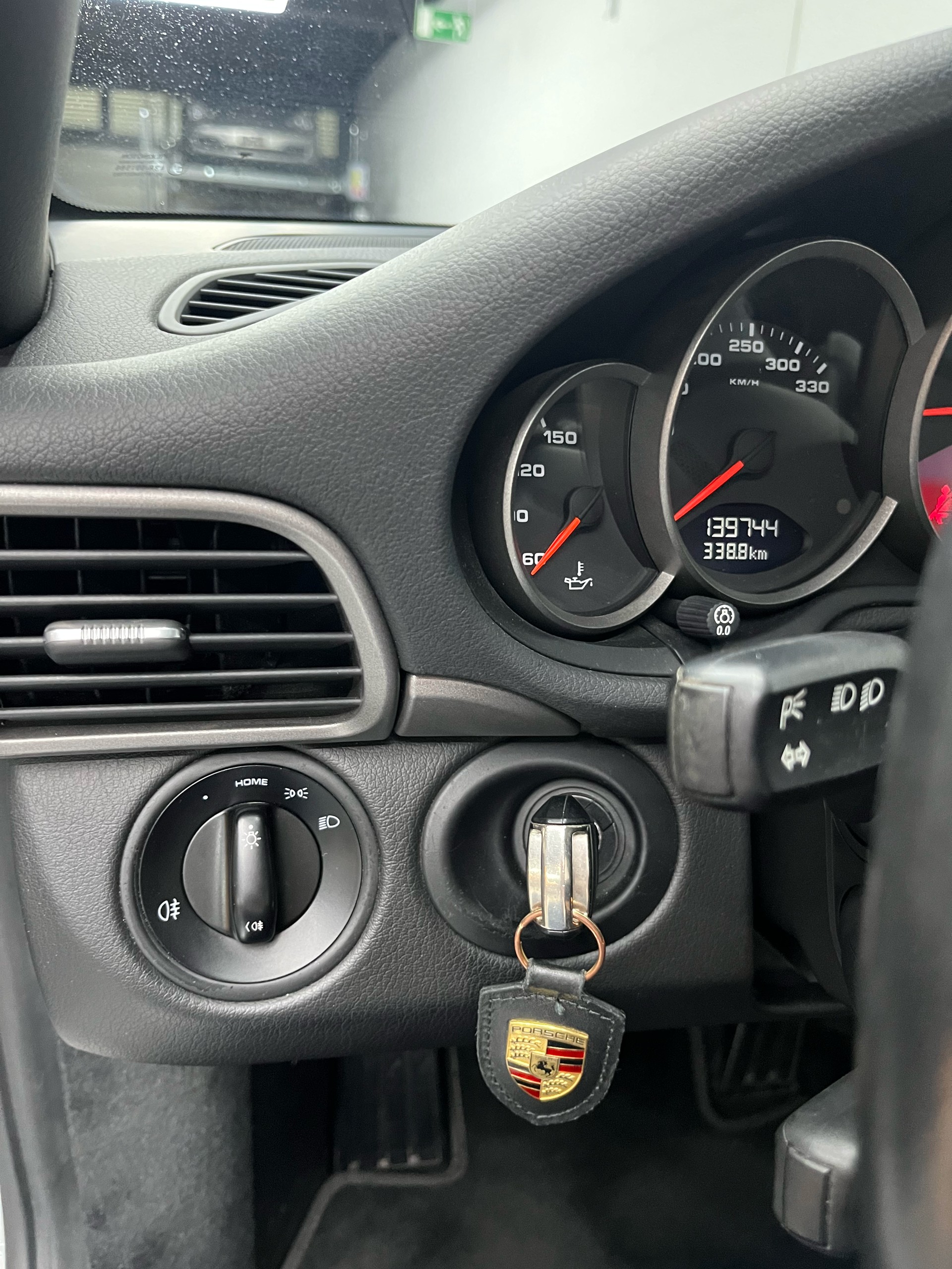 PORSCHE 911 Coupé 3.6 Carrera-image-9