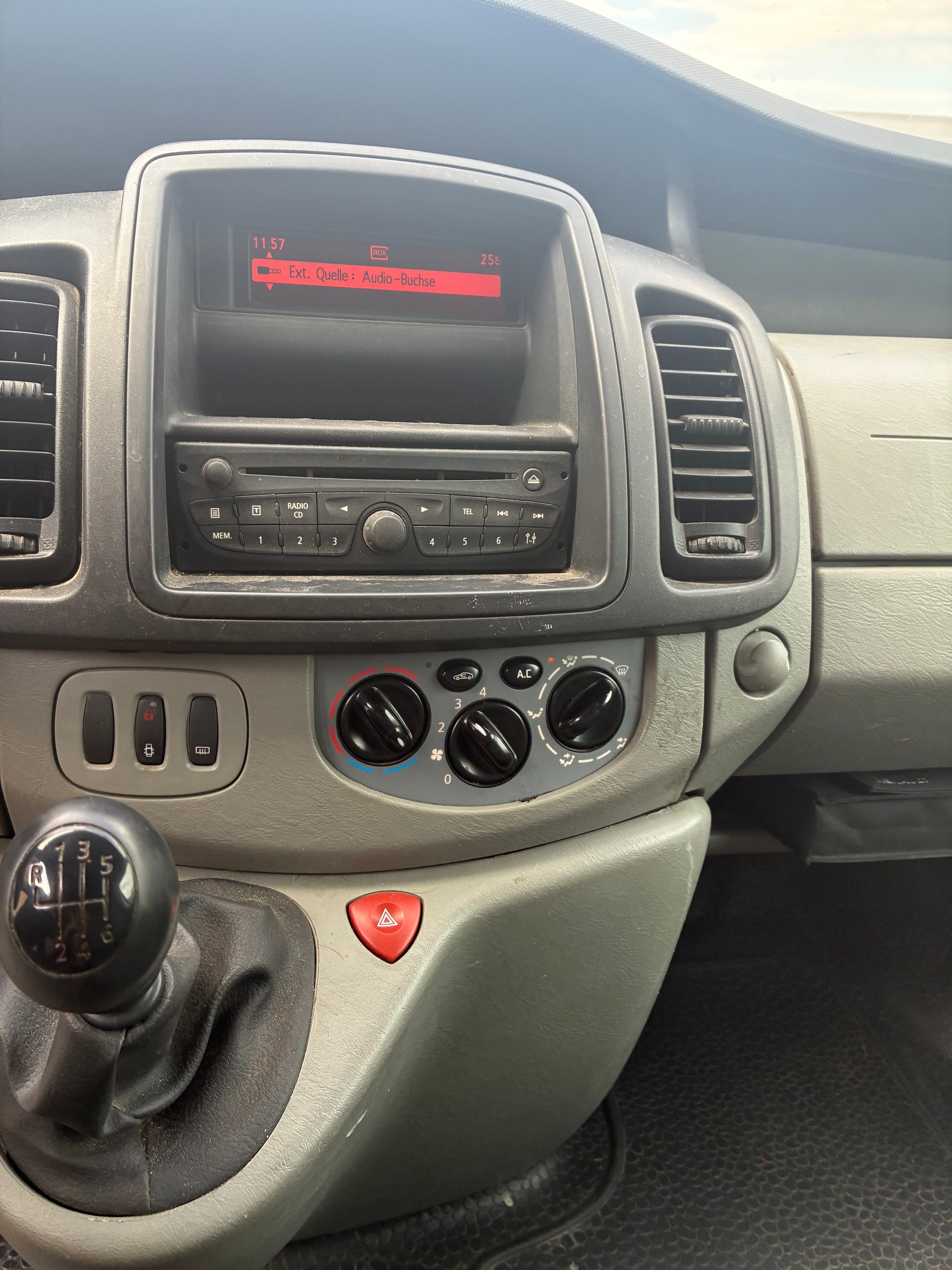 RENAULT Trafic 2.0 dCi 115 2.9t L2H1-image-7