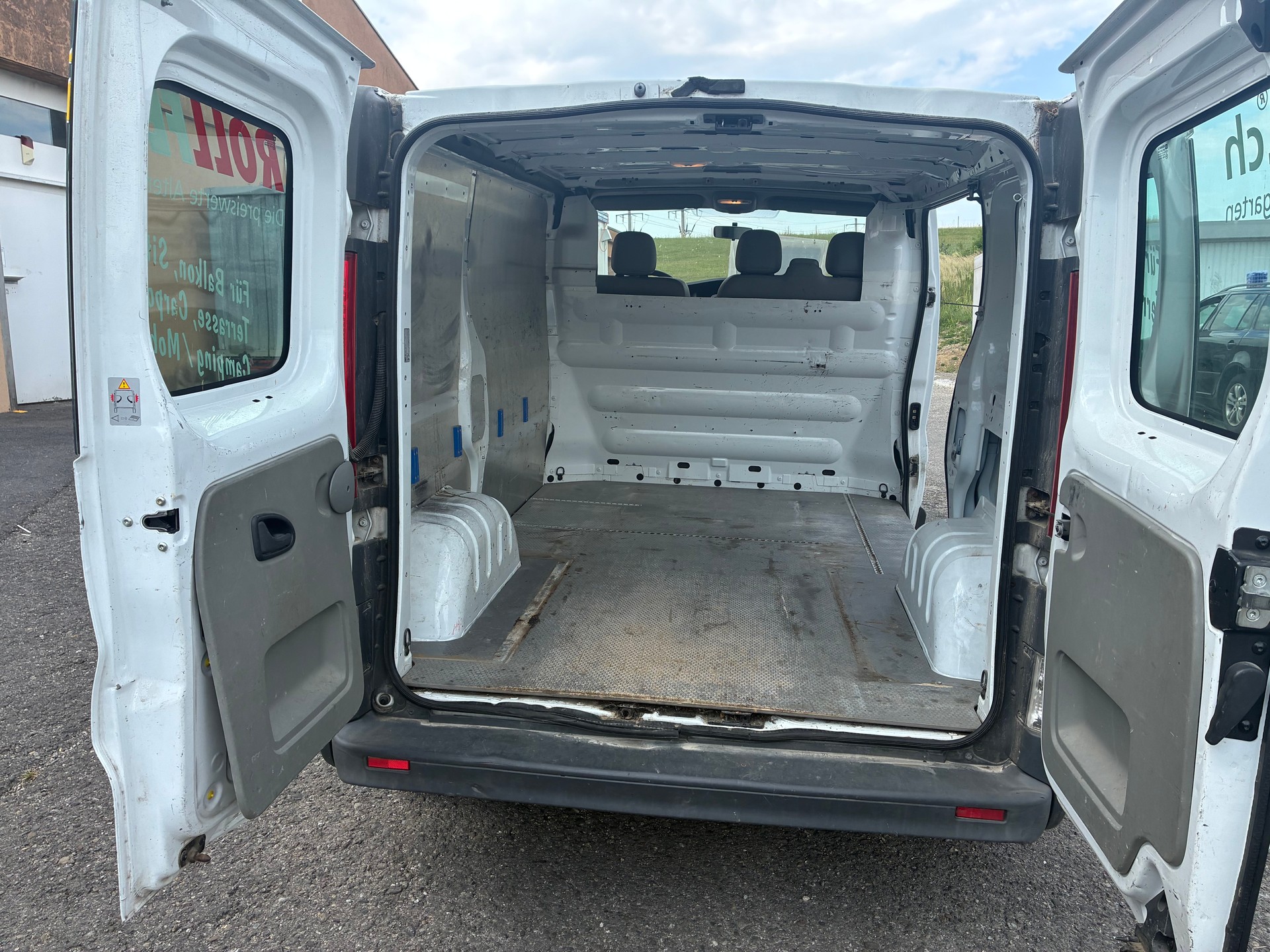 RENAULT Trafic 2.0 dCi 115 2.9t L2H1-image-10