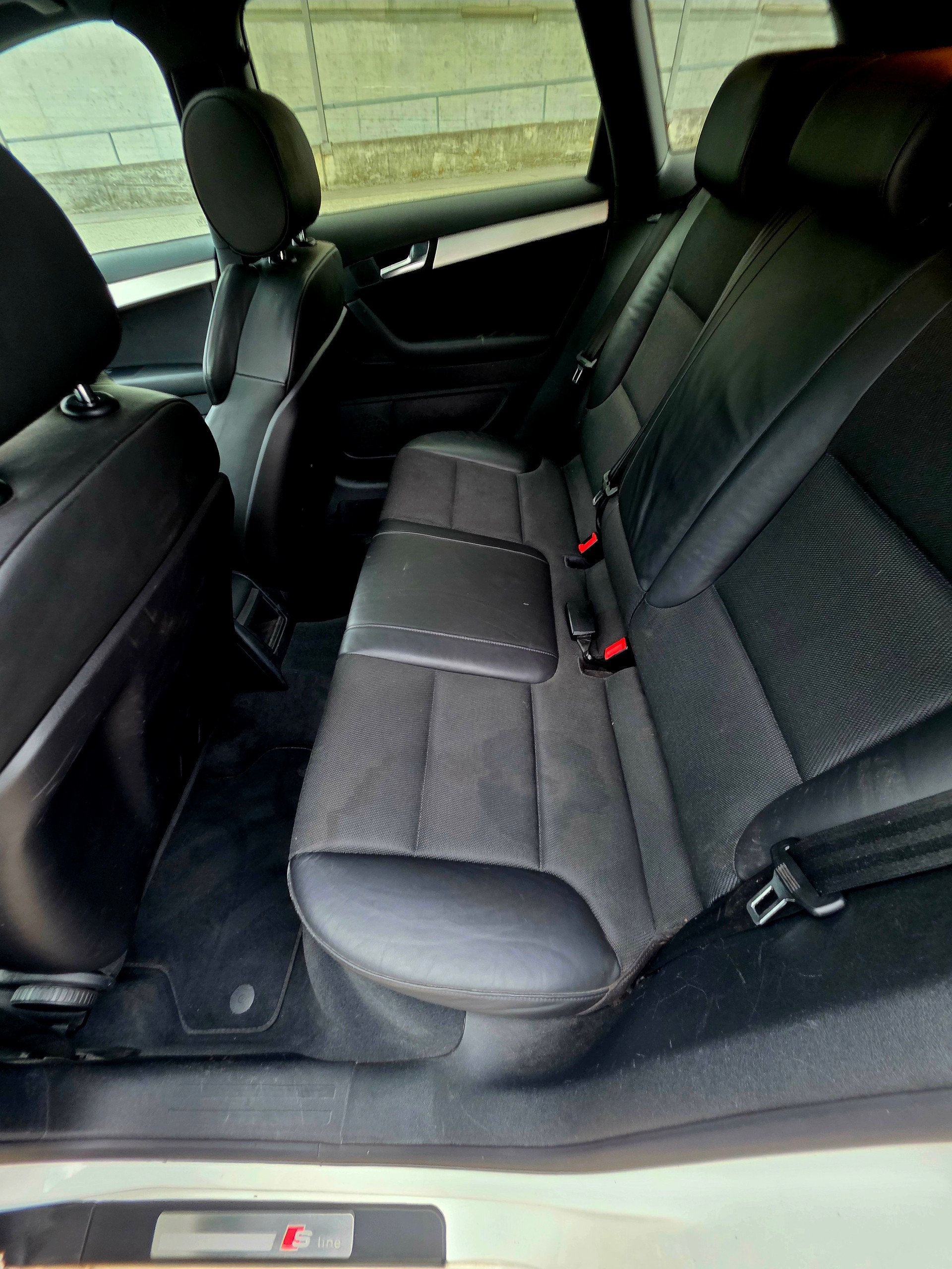 AUDI A3 2.0 TDI S-Line Ambition quattro-image-6