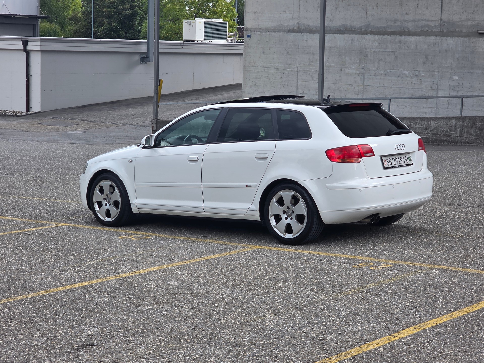 AUDI A3 2.0 TDI S-Line Ambition quattro-image-3