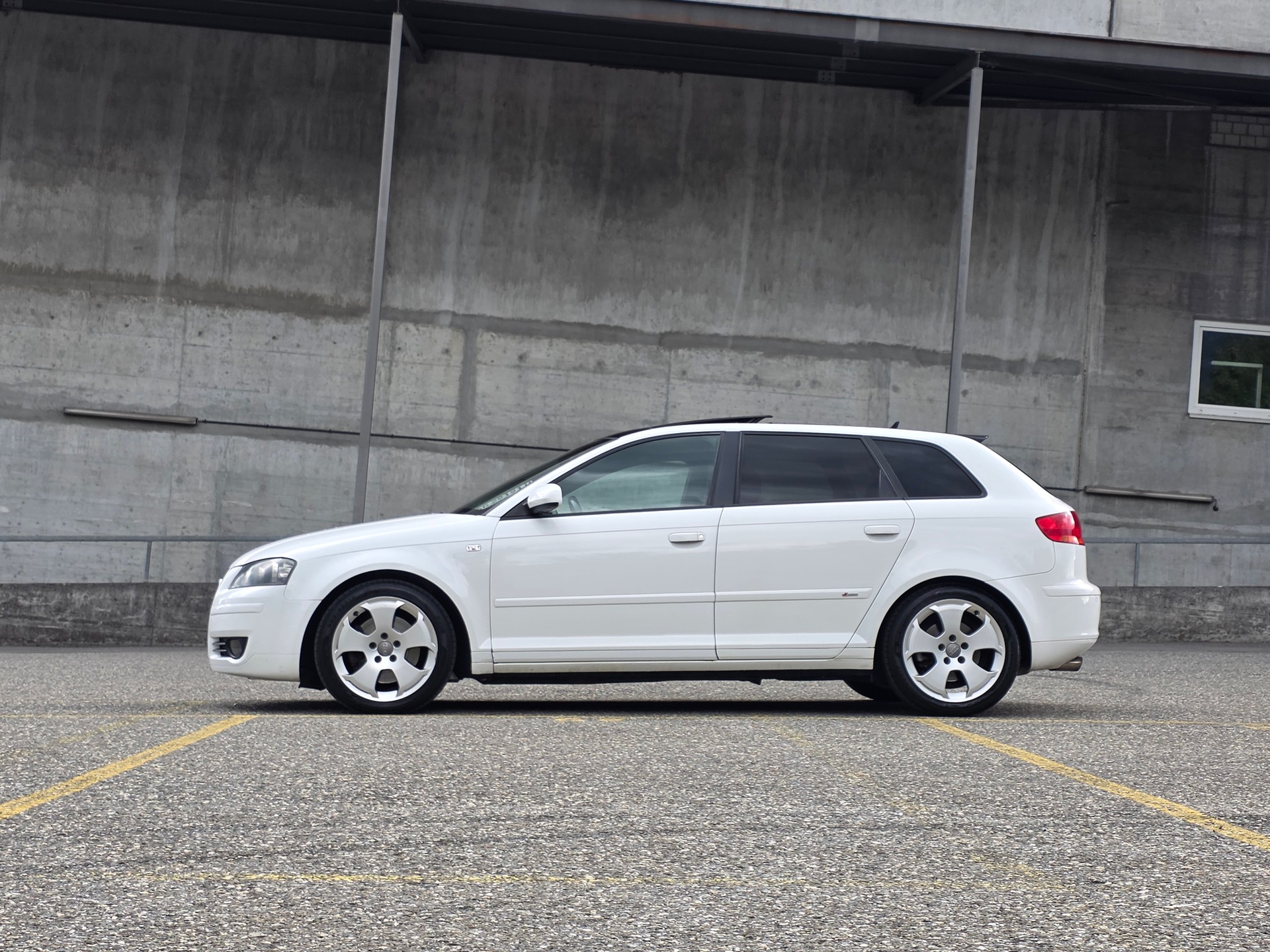 AUDI A3 2.0 TDI S-Line Ambition quattro-image-4