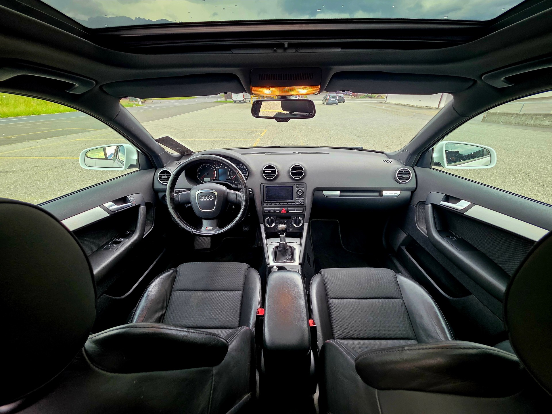 AUDI A3 2.0 TDI S-Line Ambition quattro-image-5