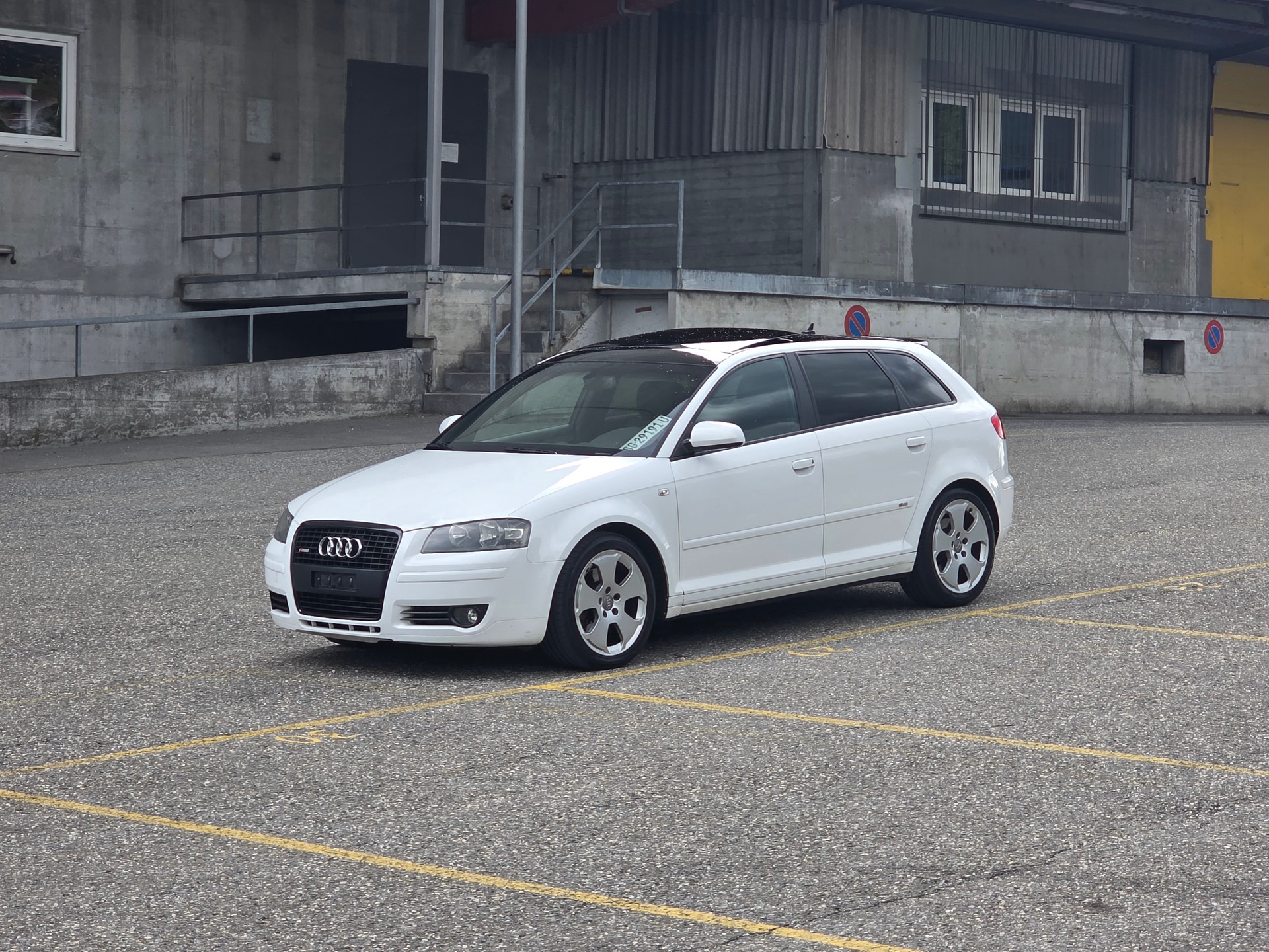 AUDI A3 2.0 TDI S-Line Ambition quattro-image-0