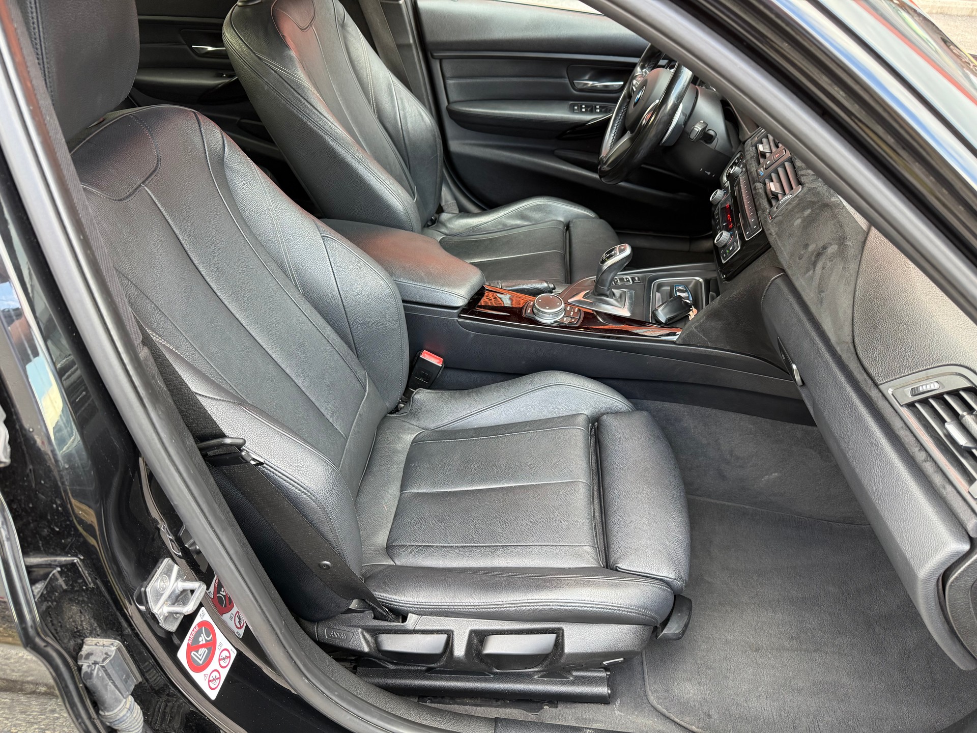 BMW 330d xDrive SAG-image-16