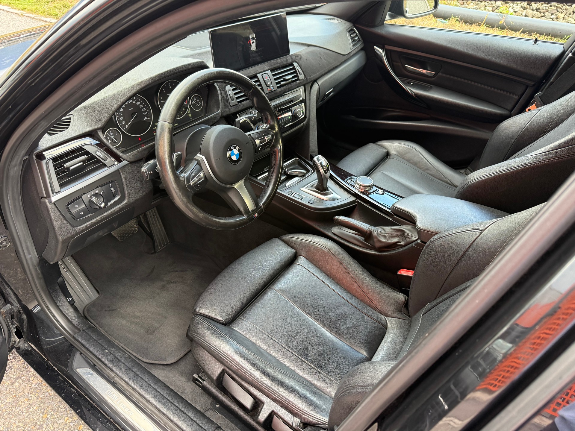 BMW 330d xDrive SAG-image-11