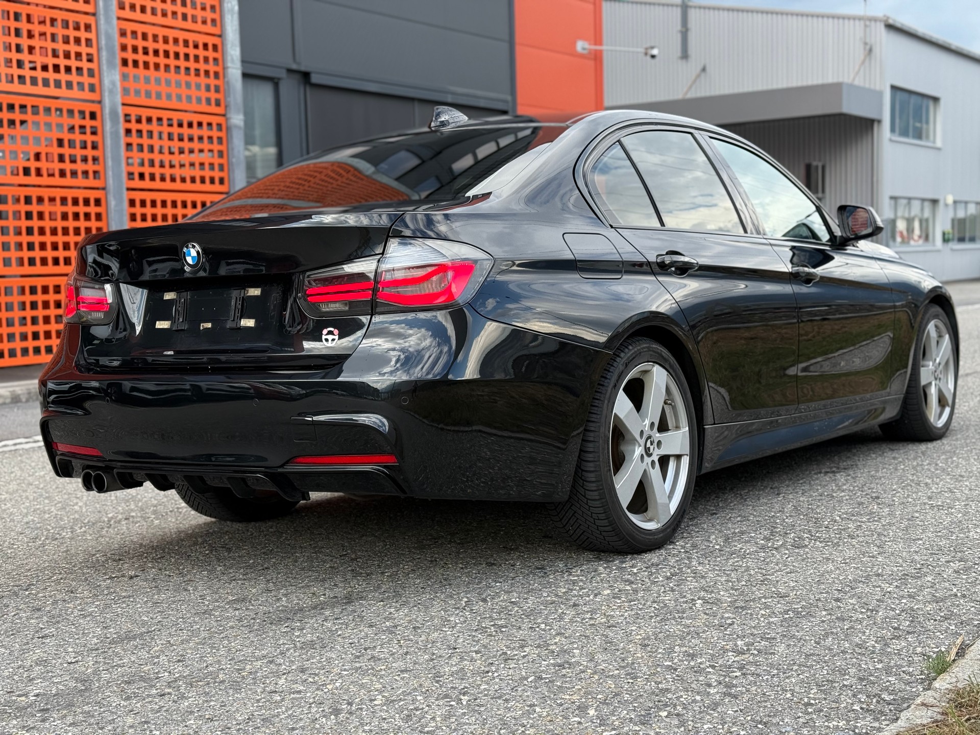 BMW 330d xDrive SAG-image-3