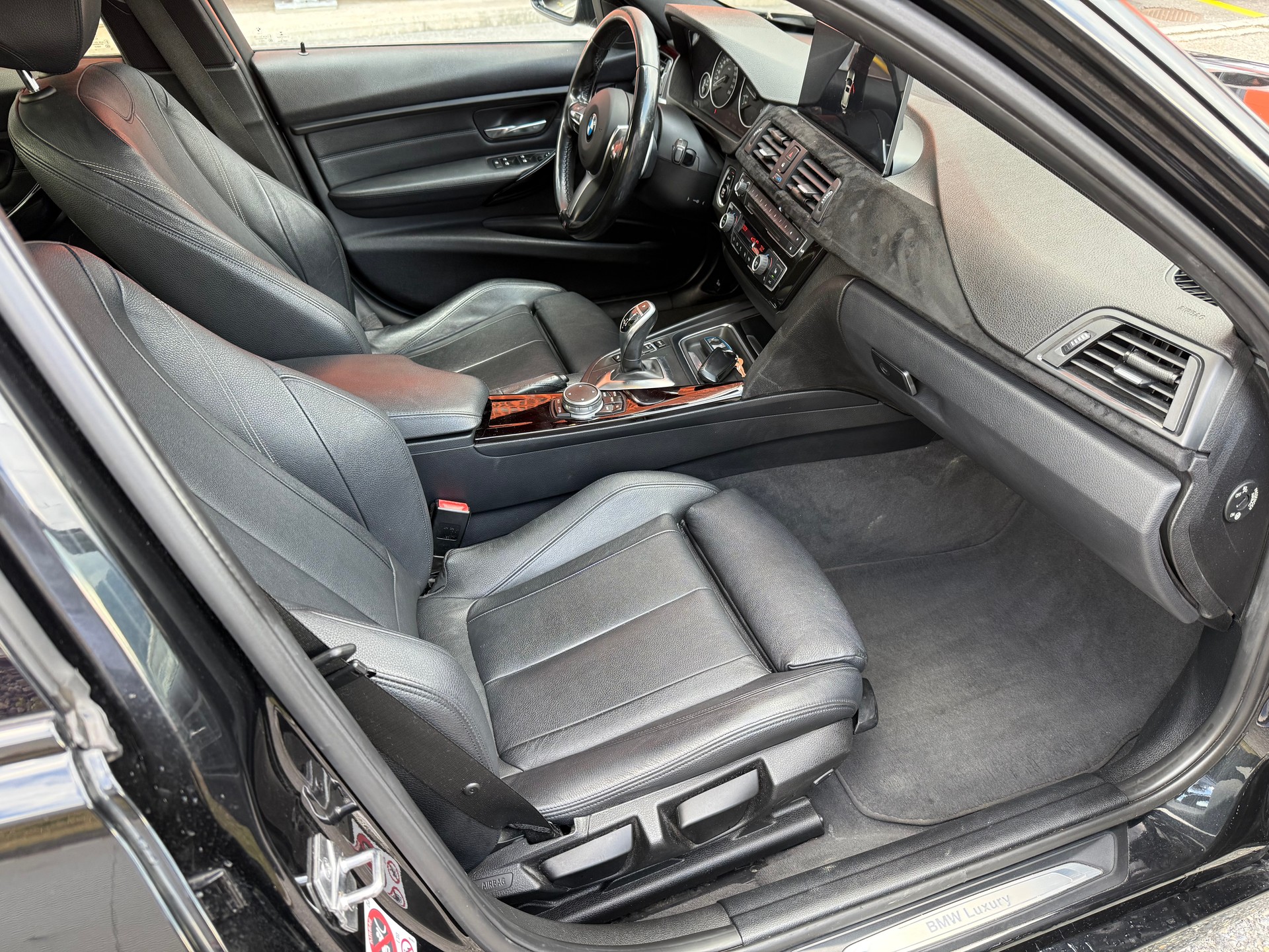 BMW 330d xDrive SAG-image-17