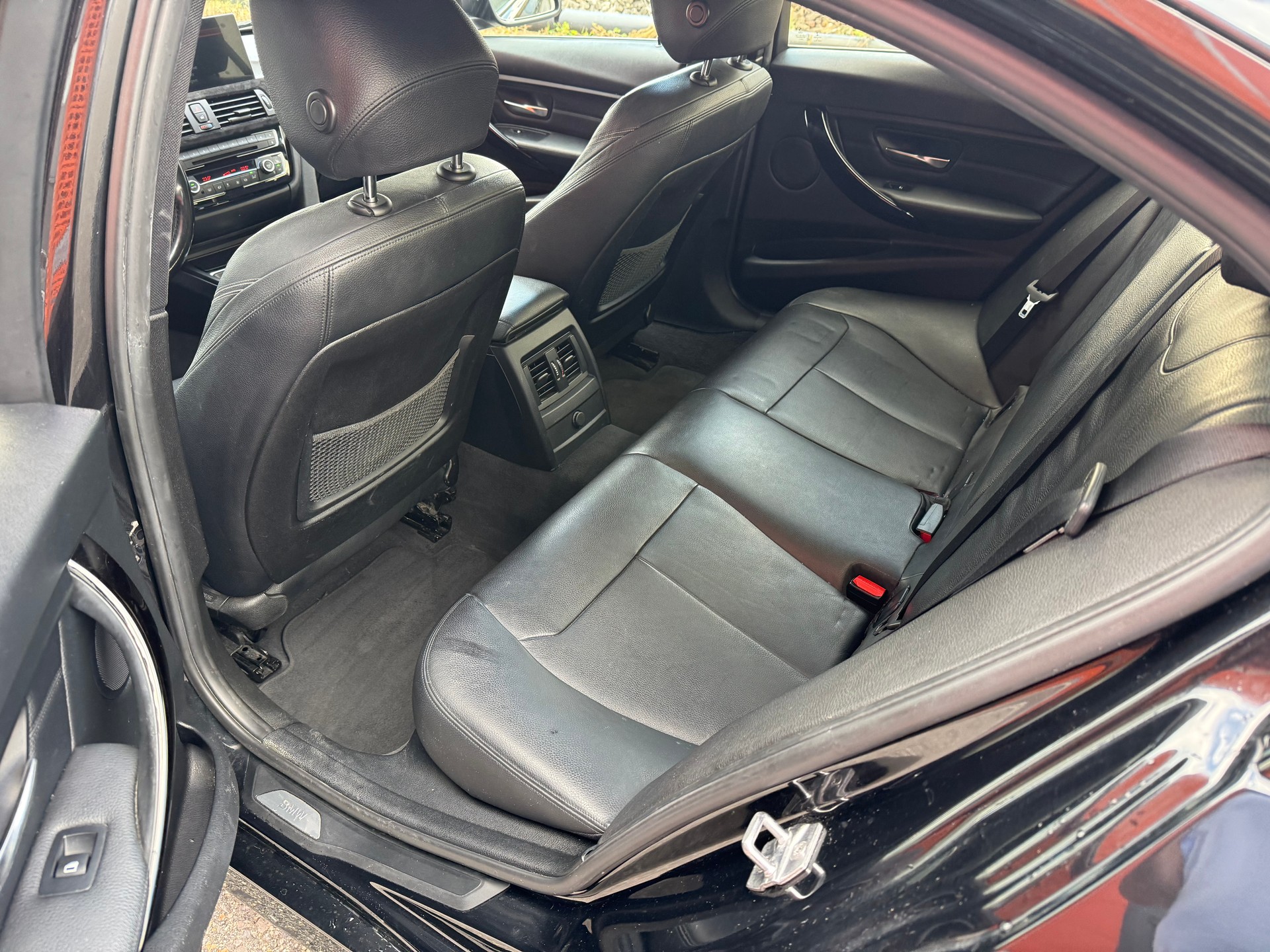 BMW 330d xDrive SAG-image-12