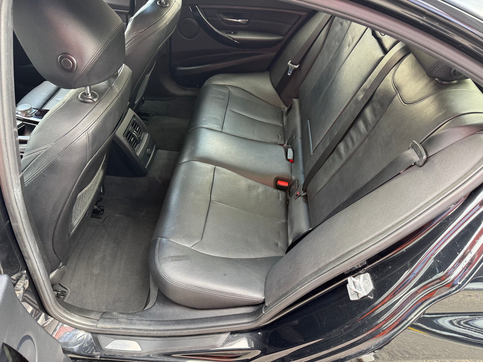 BMW 330d xDrive SAG-image-9