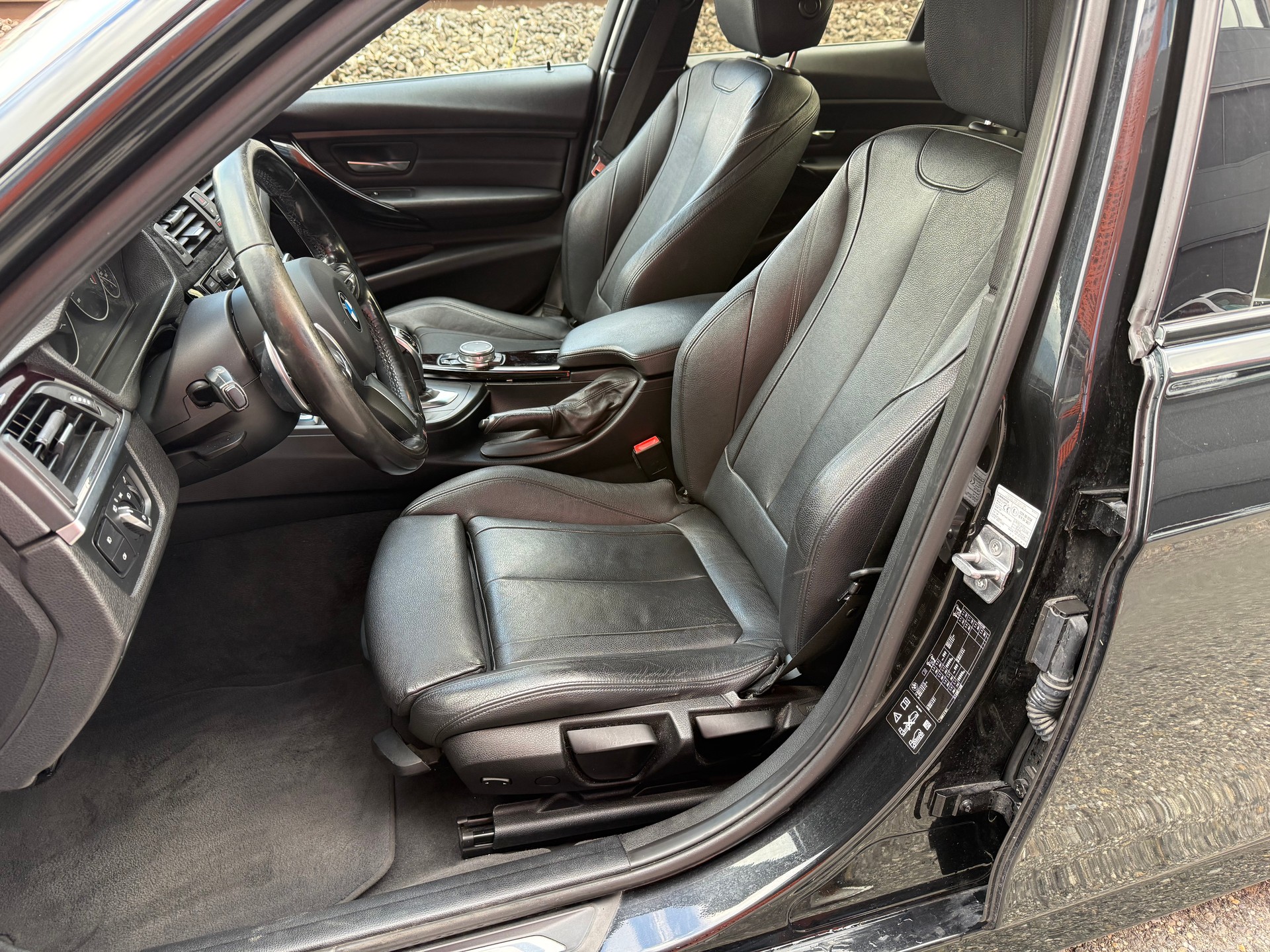 BMW 330d xDrive SAG-image-10