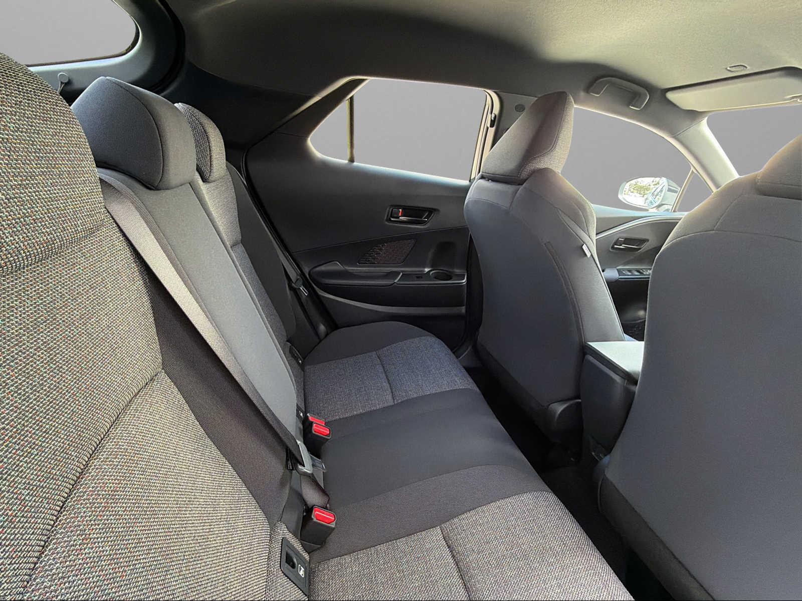 TOYOTA C-HR 2.0 PHEV Swiss Edition-image-8