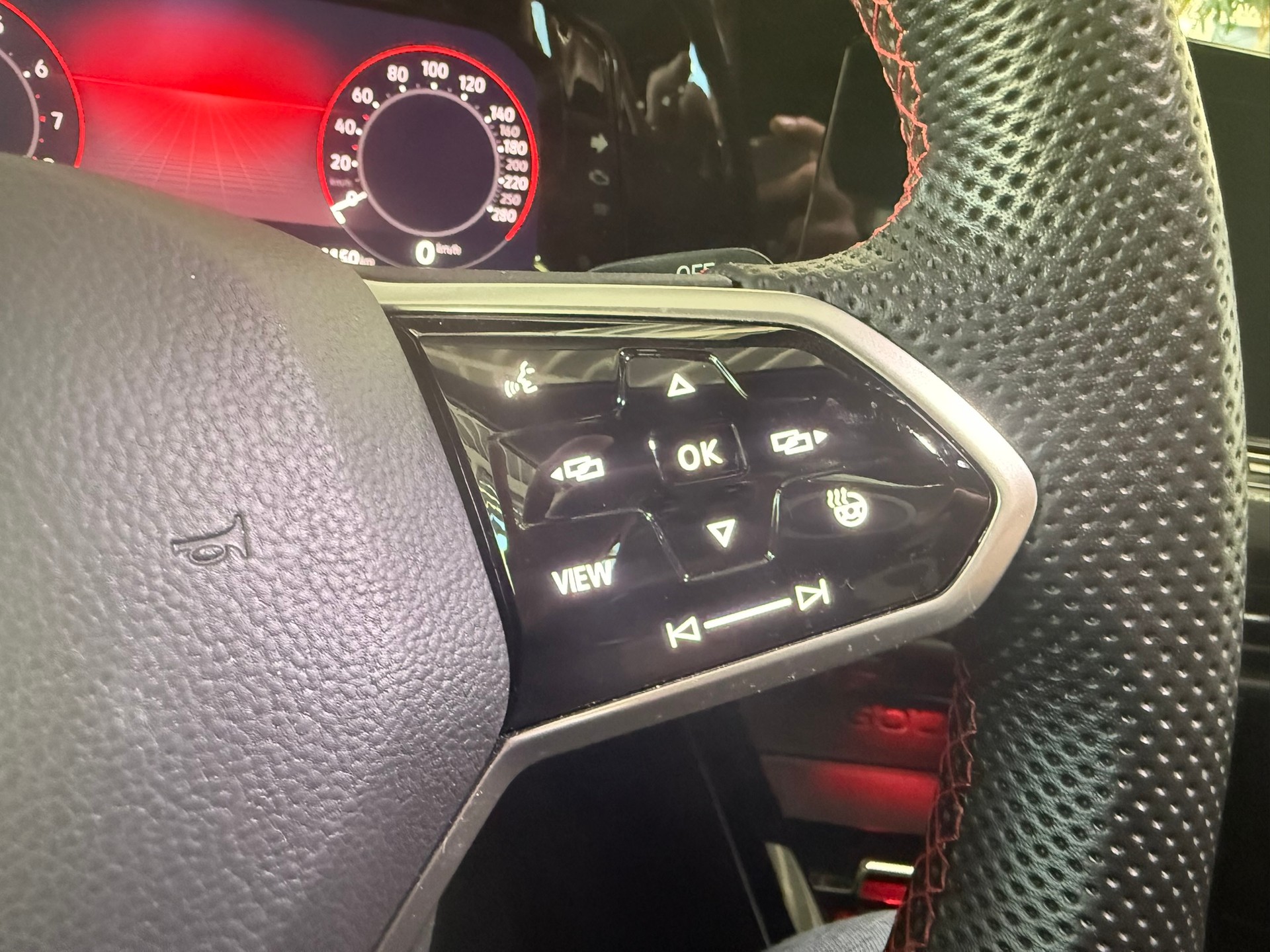 VW Golf 2.0 TSI GTI Clubsport DSG-image-14