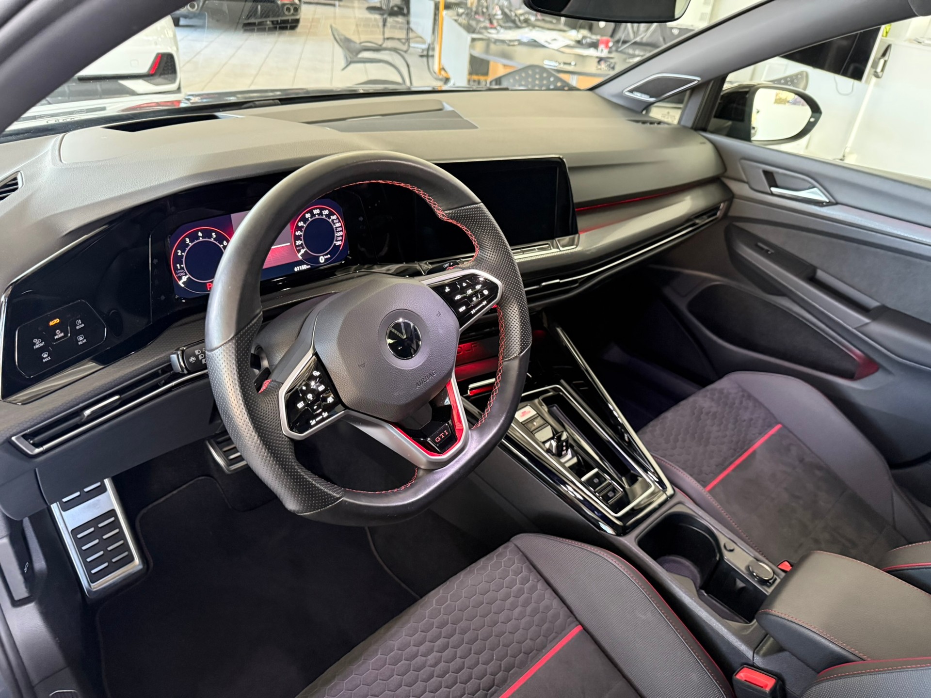 VW Golf 2.0 TSI GTI Clubsport DSG-image-11