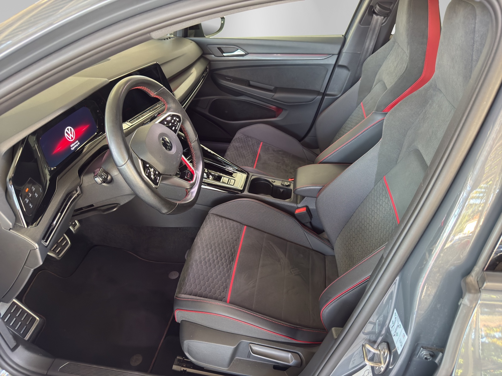 VW Golf 2.0 TSI GTI Clubsport DSG-image-8