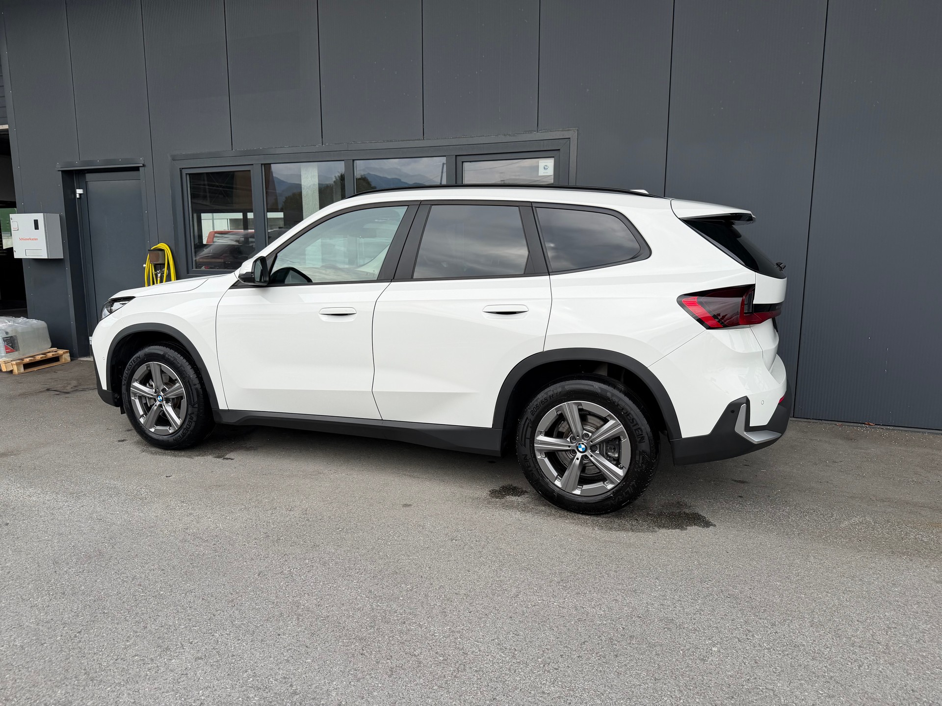 BMW X1 xDrive 20d 48V-image-1