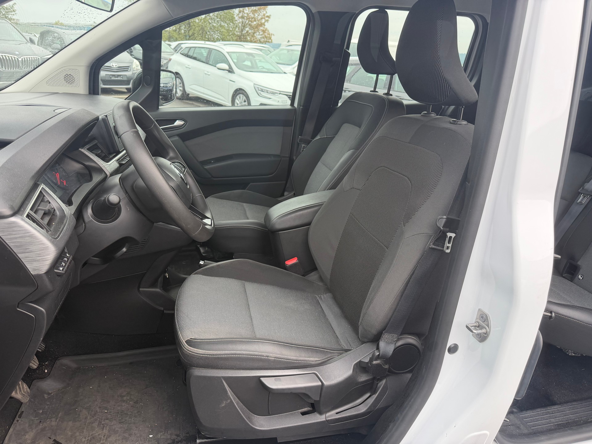 RENAULT Kangoo 1.5 dCi 95 Equilibre ** 05x Sitze ** Klimaanlage ** Park Sensor H ** Tempomat ** B6d **-image-7