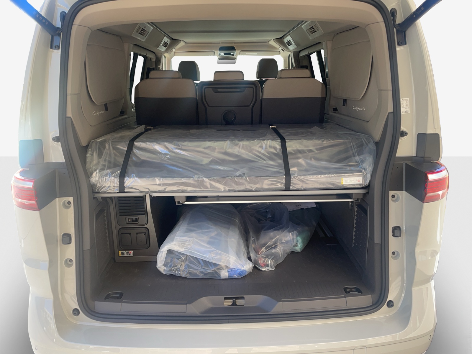 VW California 2.0 TDI Beach Tour Liberty-image-12