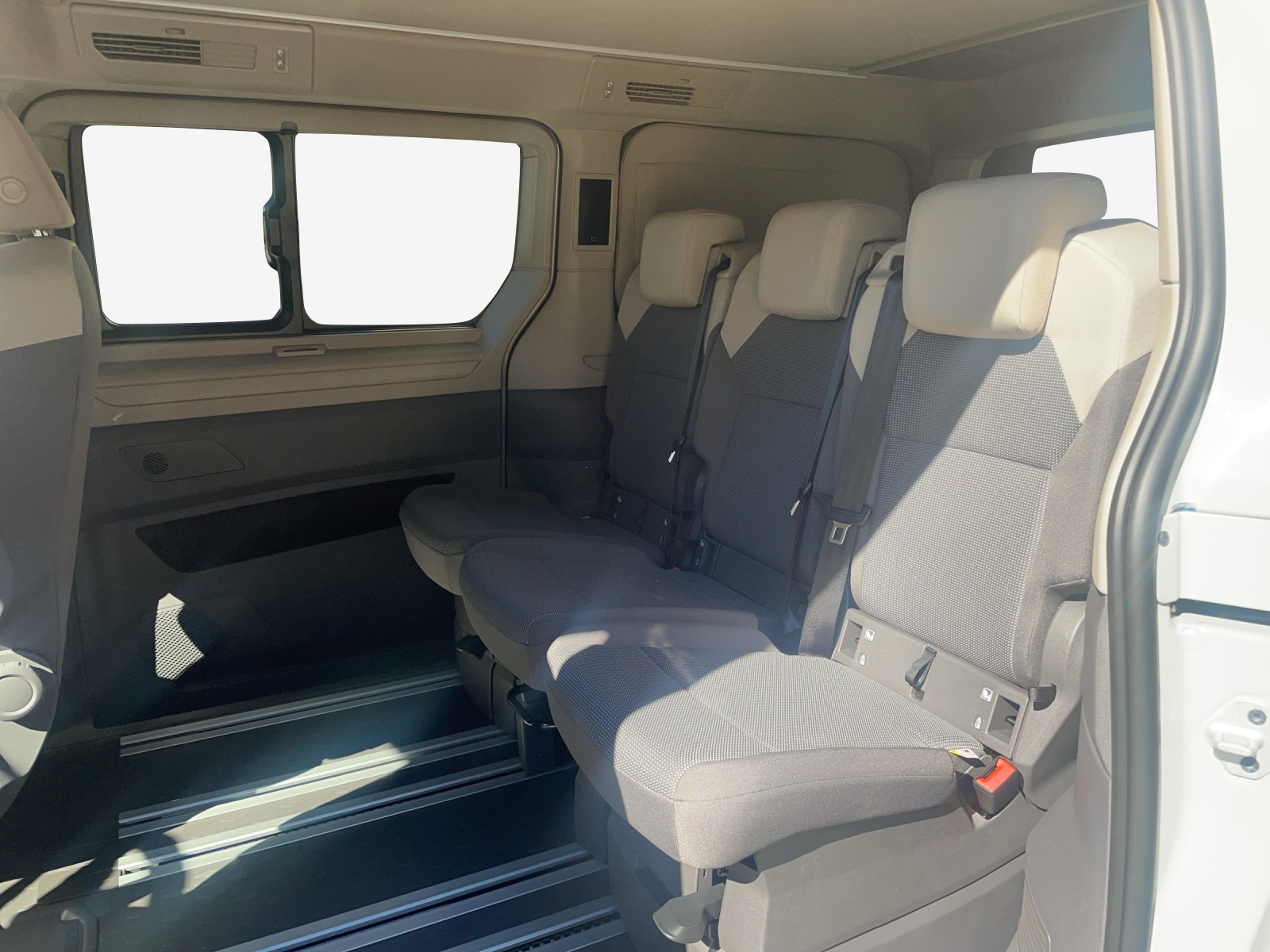 VW California 2.0 TDI Beach Tour Liberty-image-11