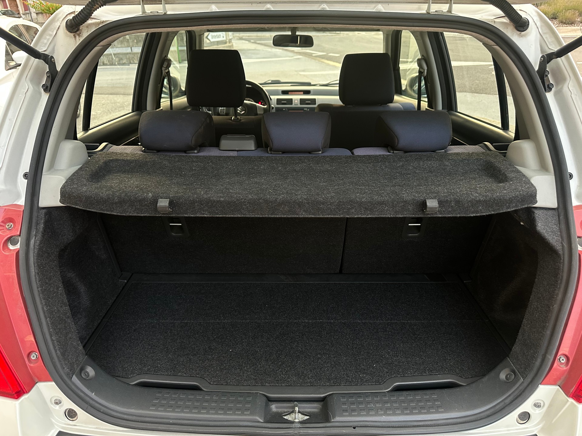 SUZUKI Swift 1.3i 16V GL Top Piz Sulai LE 4x4-image-9