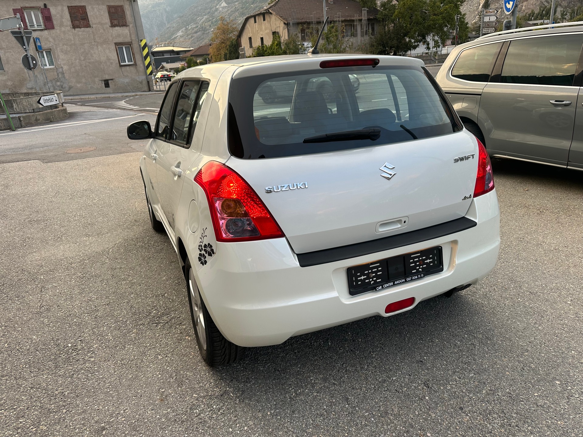 SUZUKI Swift 1.3i 16V GL Top Piz Sulai LE 4x4-image-4
