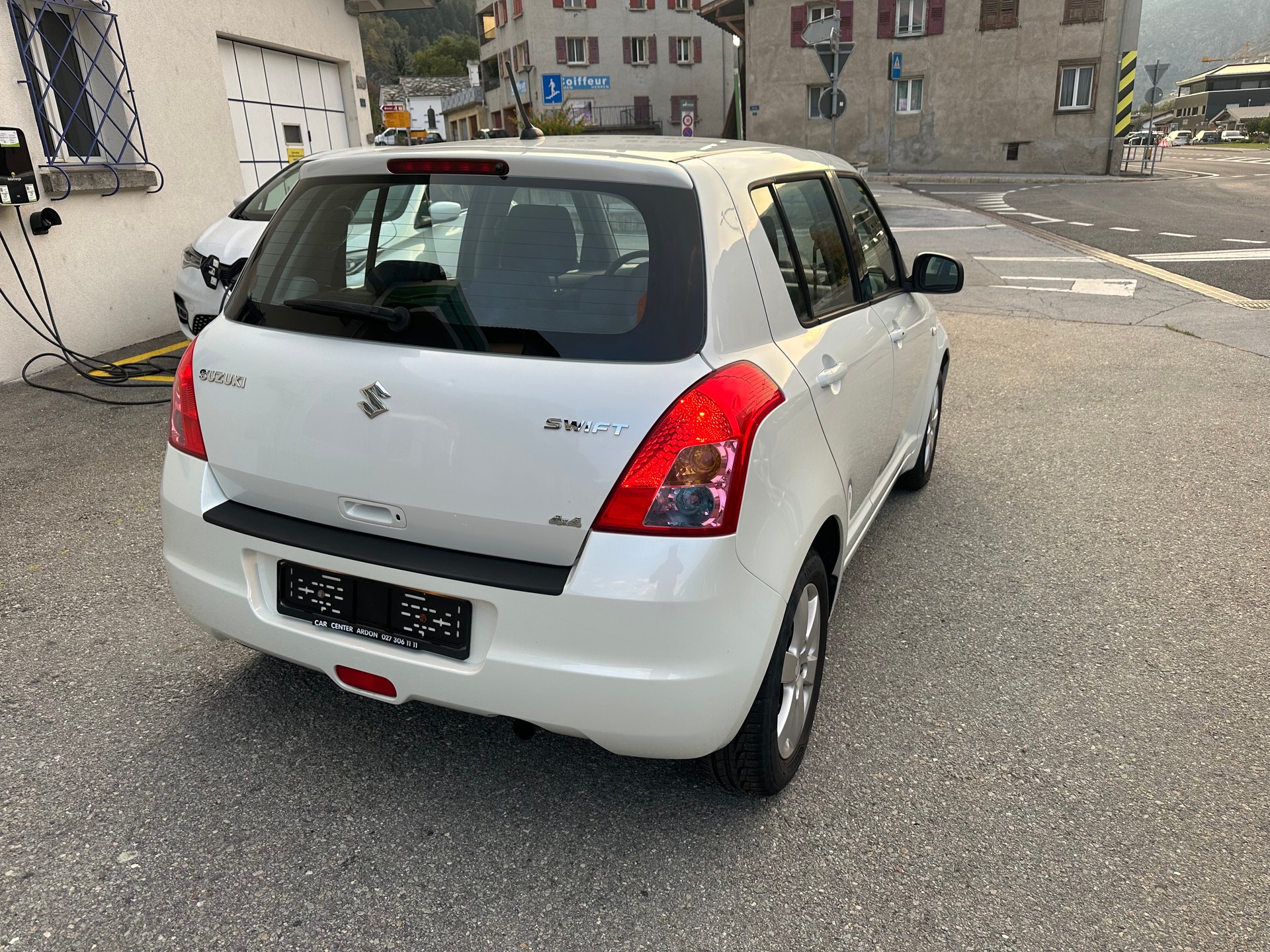SUZUKI Swift 1.3i 16V GL Top Piz Sulai LE 4x4-image-5